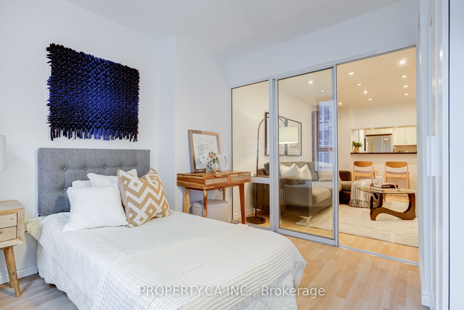#509 - 717 Bay Street Property Photo 22
