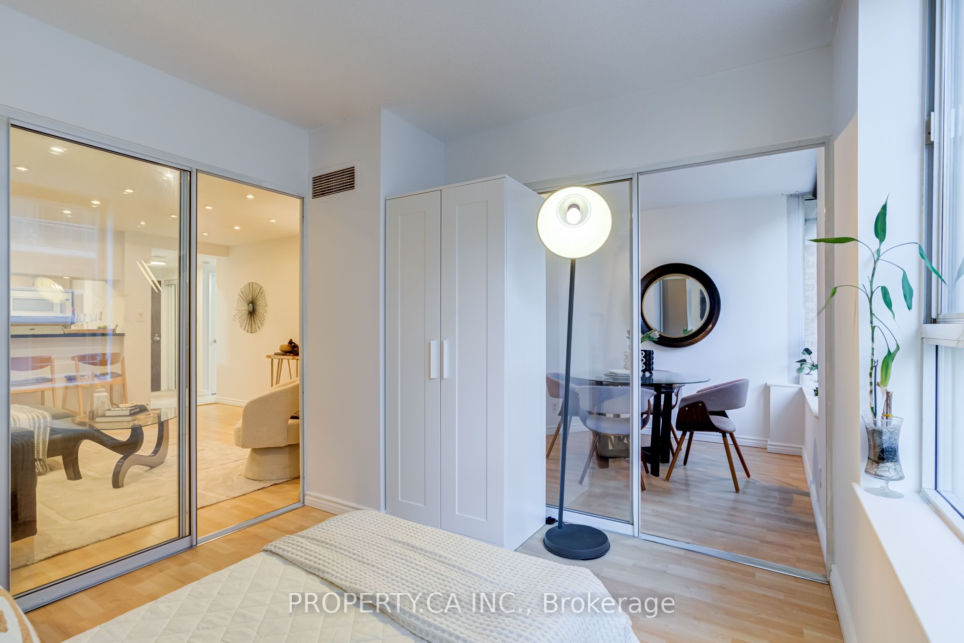 #509 - 717 Bay Street Property Photo 23