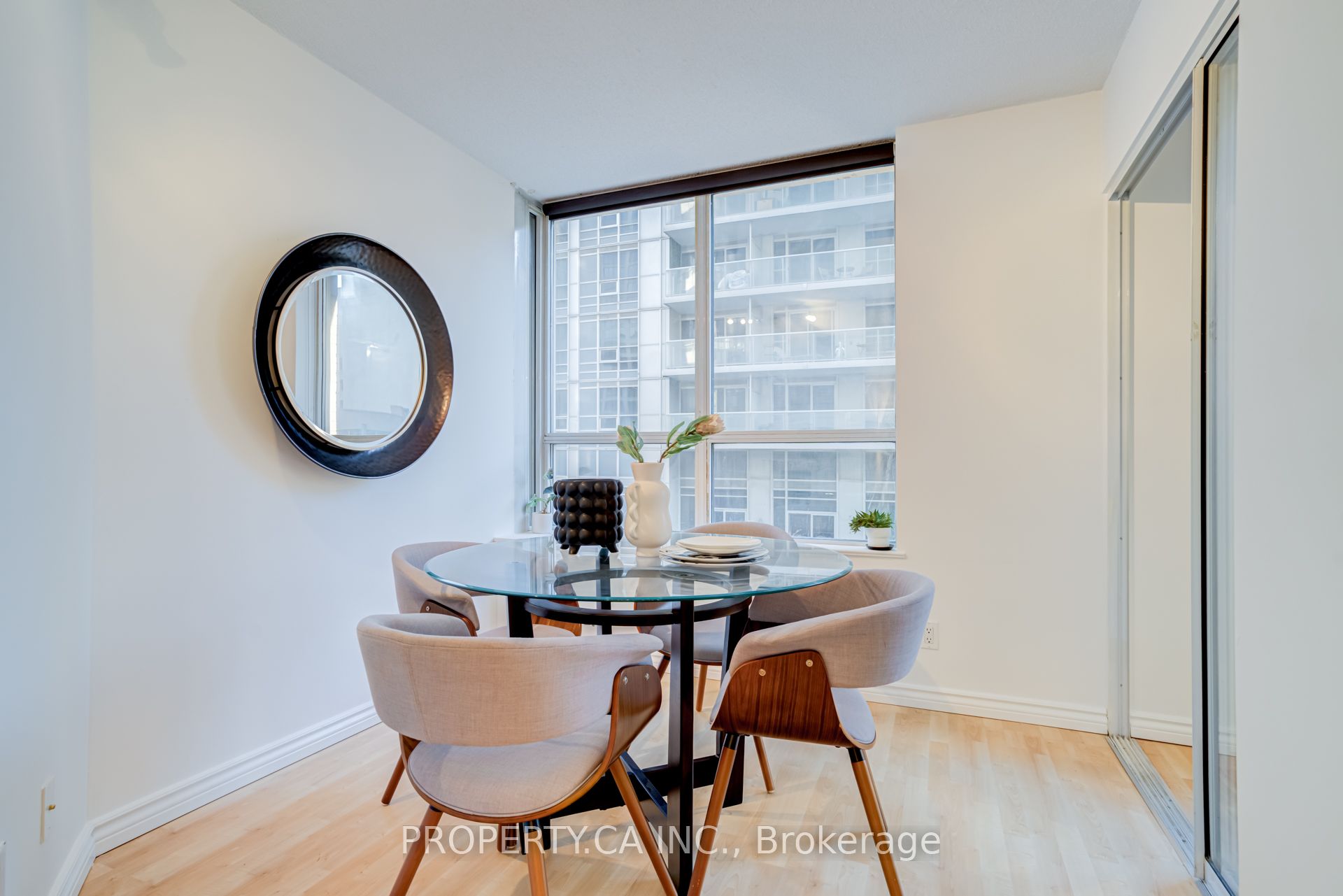 #509 - 717 Bay Street Property Photo 25