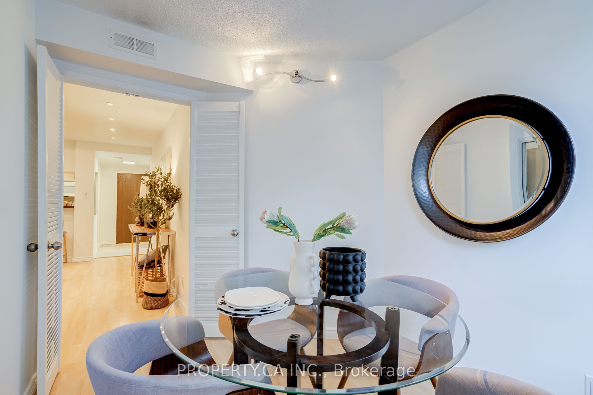 #509 - 717 Bay Street Property Photo 27