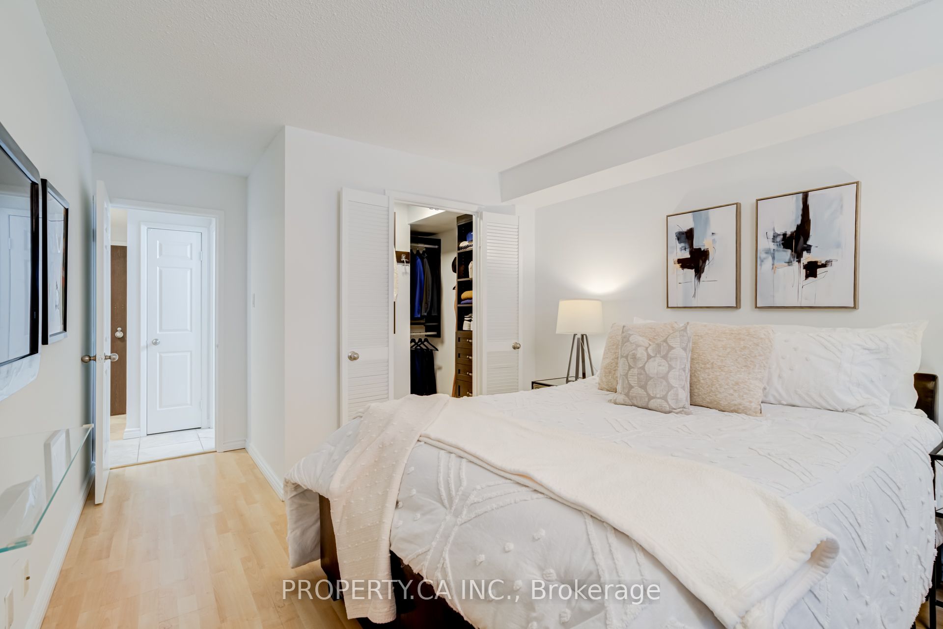 #509 - 717 Bay Street Property Photo 29