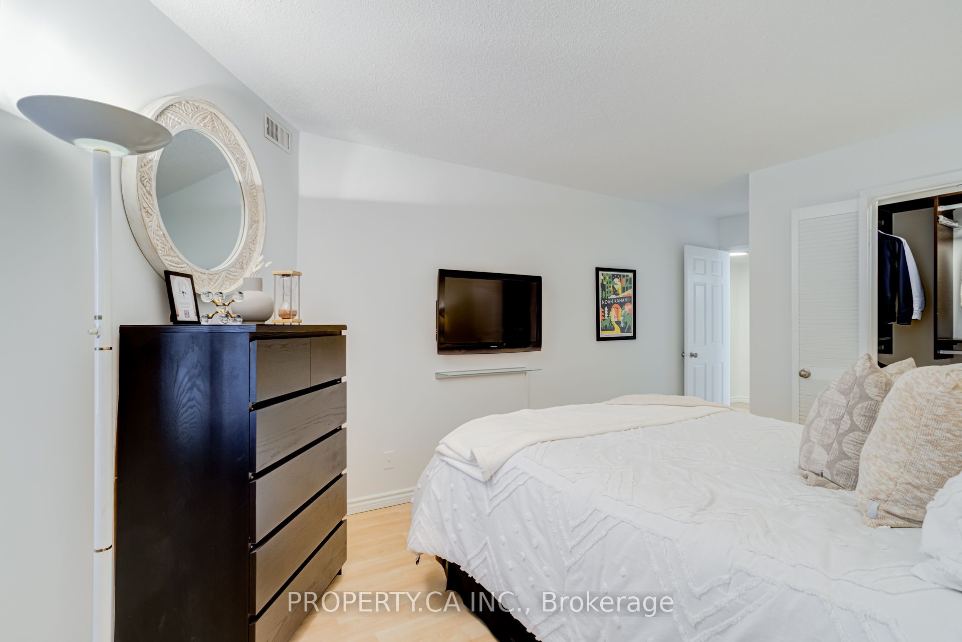 #509 - 717 Bay Street Property Photo 32