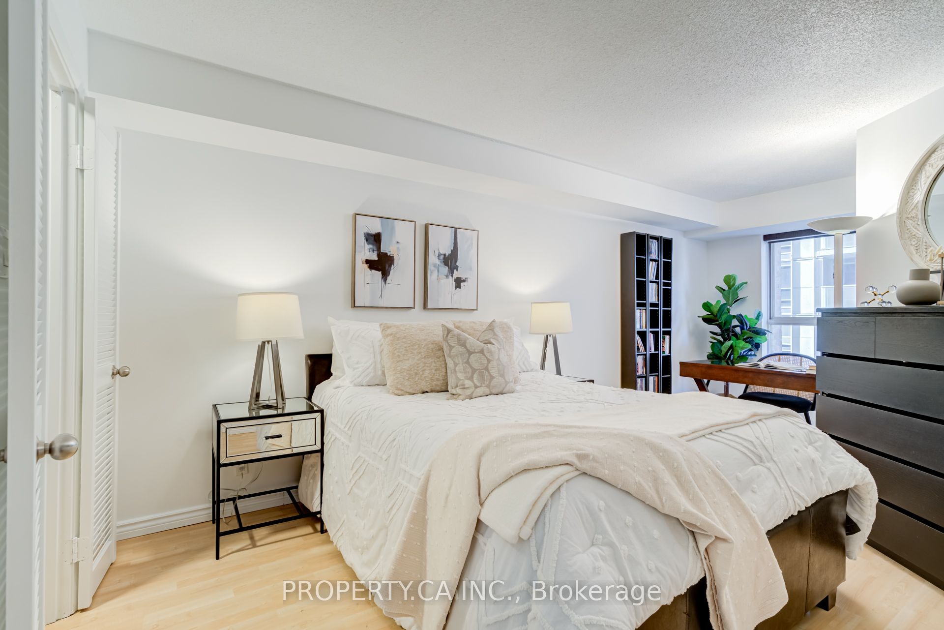 #509 - 717 Bay Street Property Photo 33