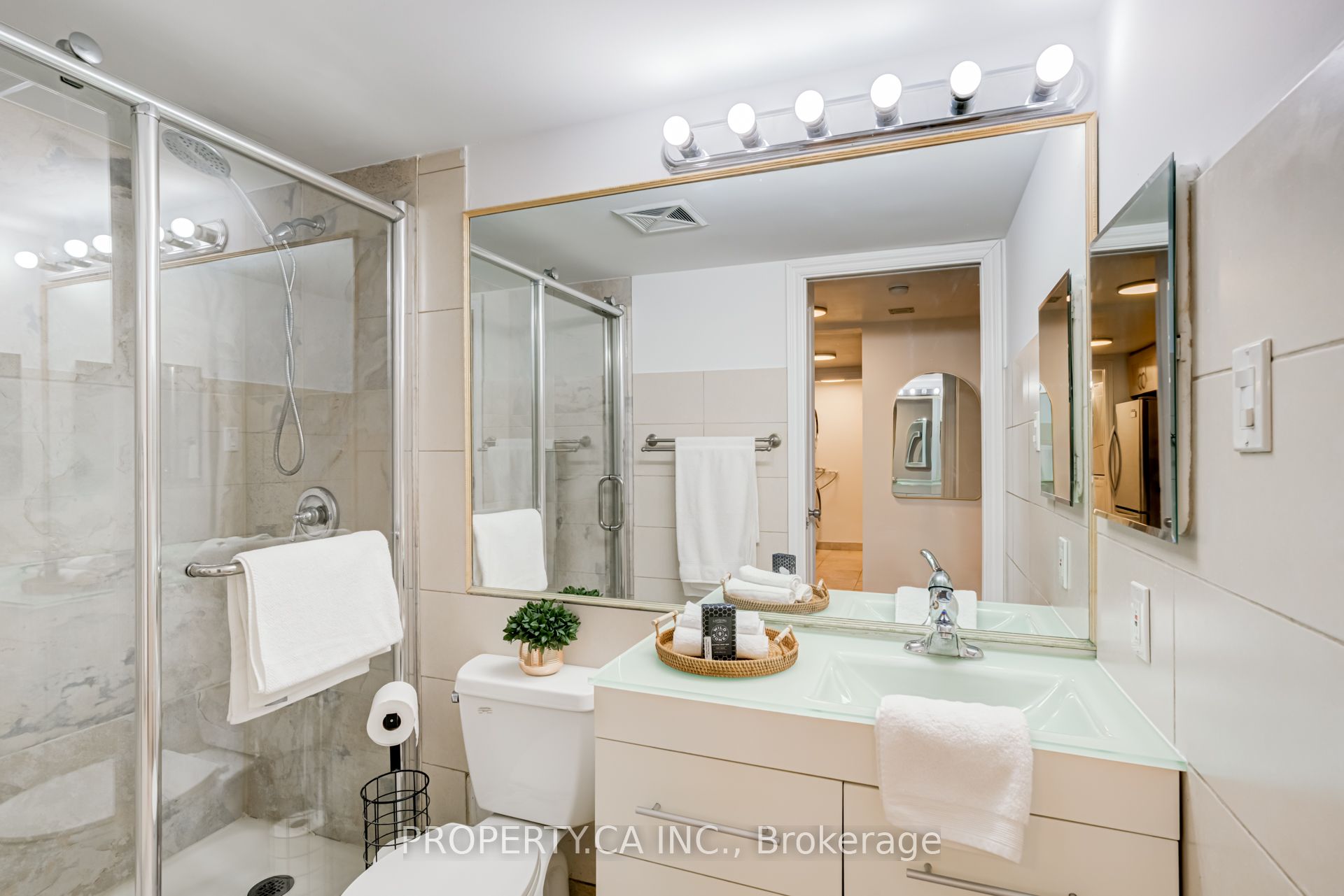 #509 - 717 Bay Street Property Photo 41