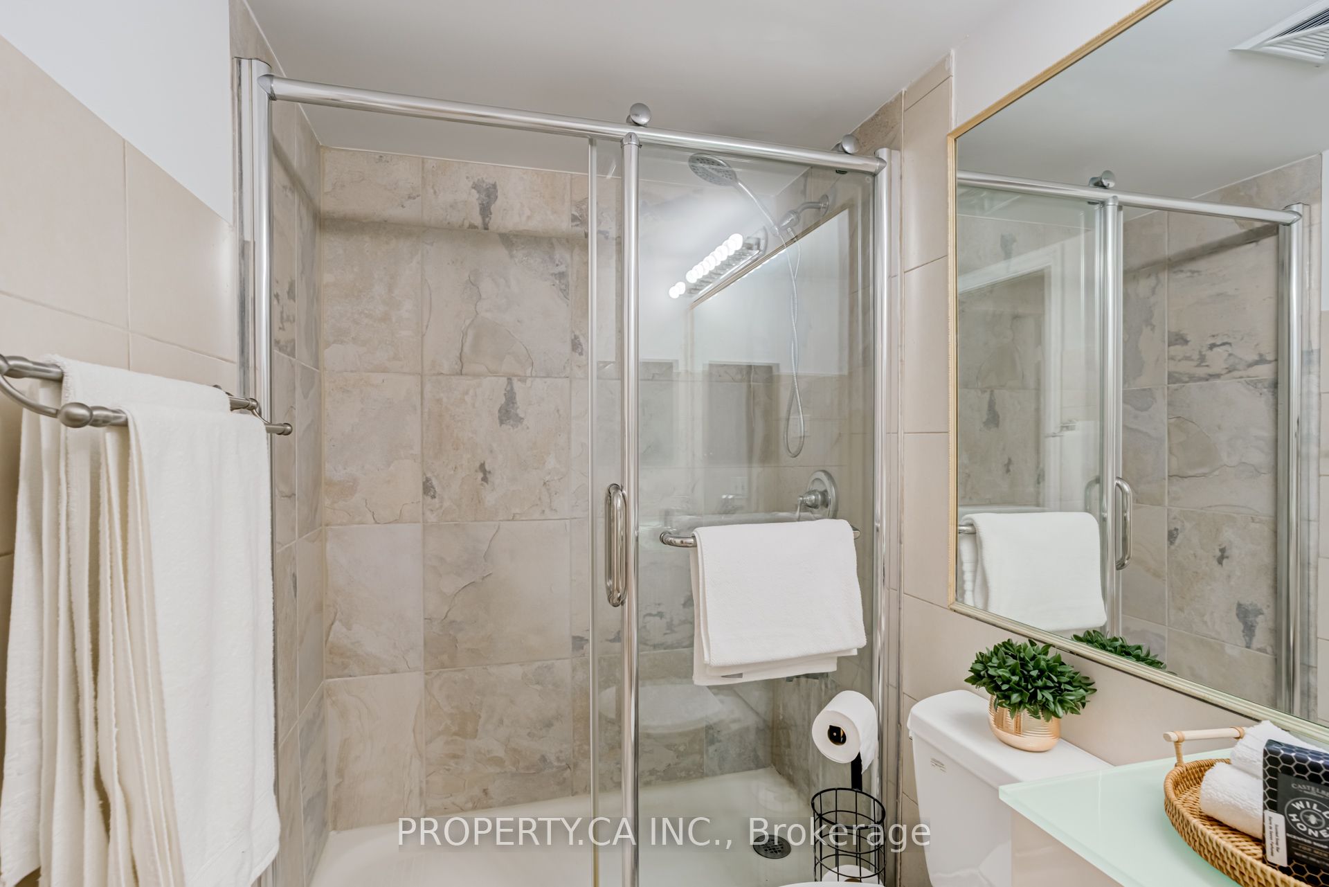 #509 - 717 Bay Street Property Photo 42
