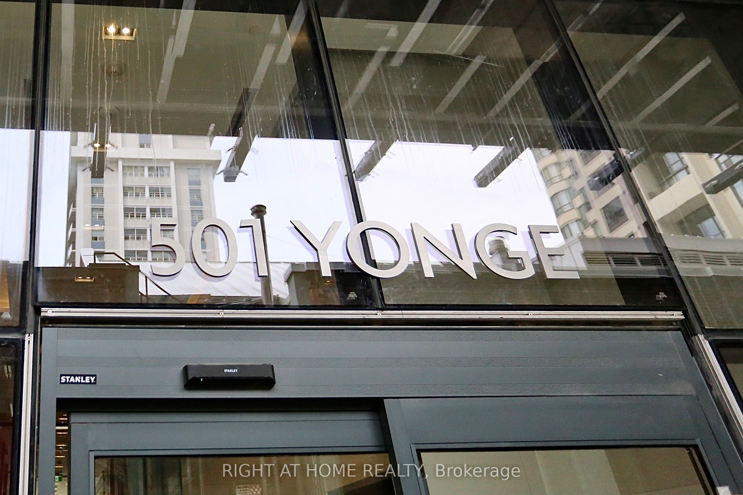 #2303 - 501 Yonge Street Property Photo 3