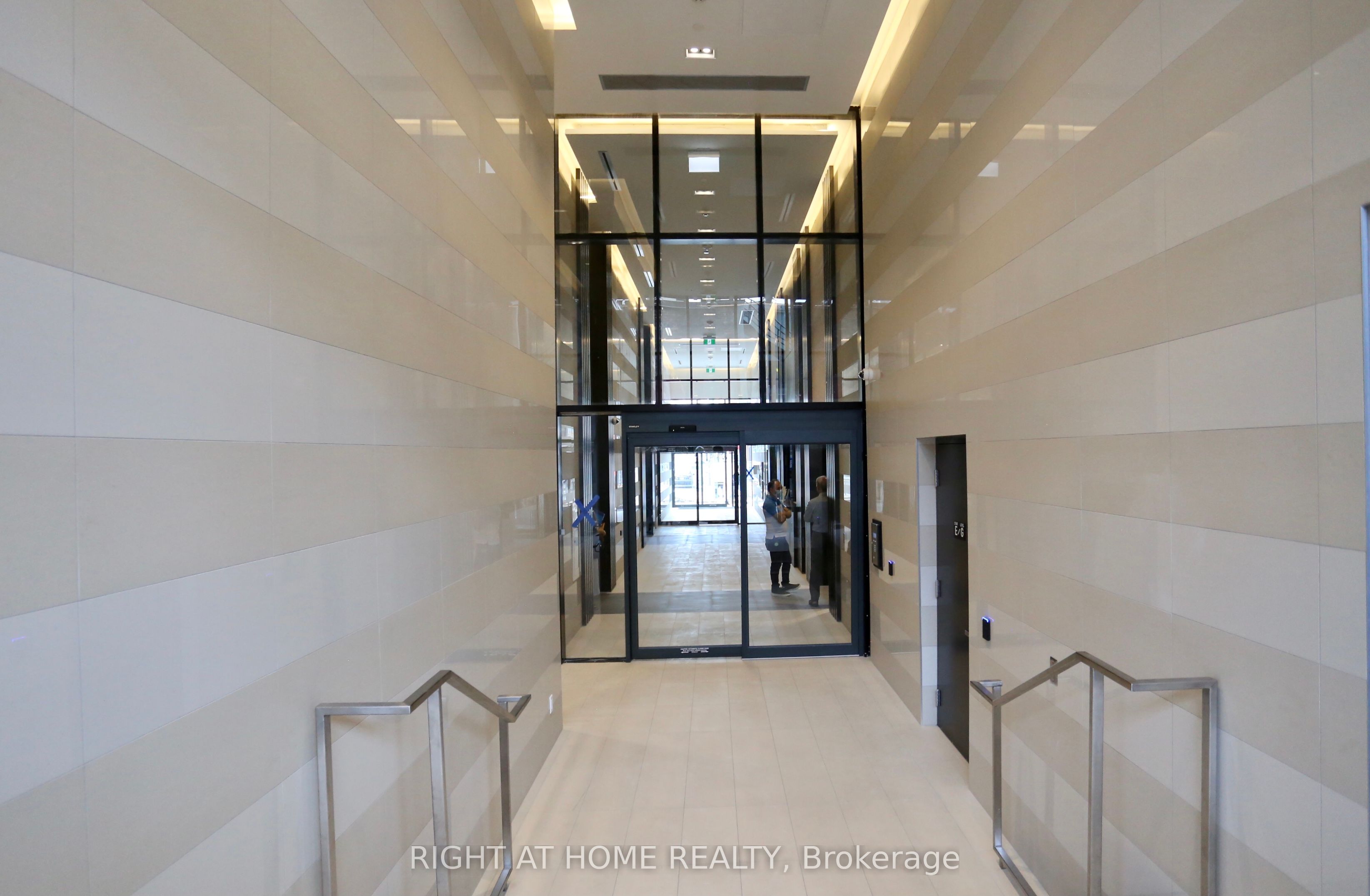 #2303 - 501 Yonge Street Property Photo 4