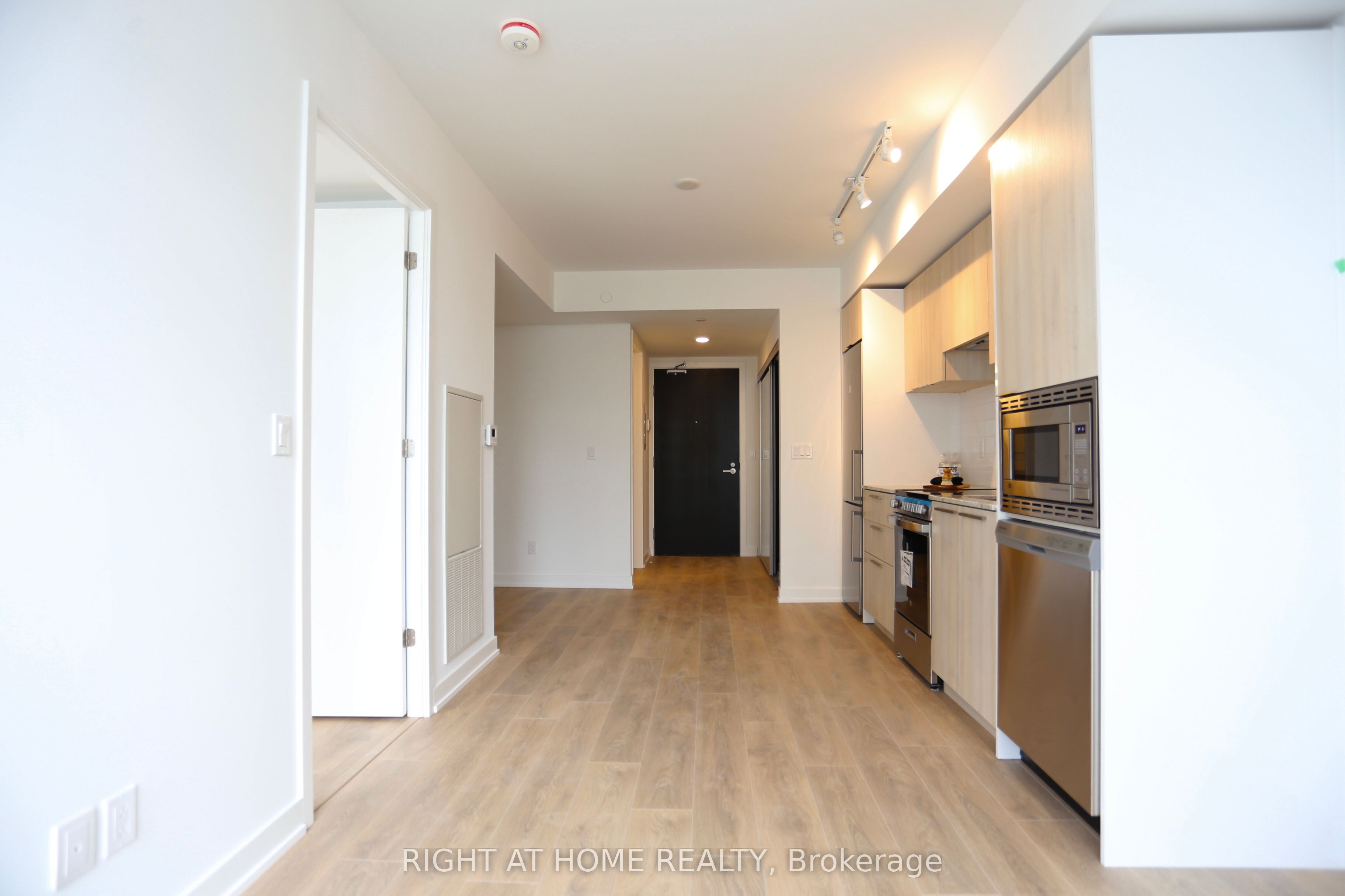 #2303 - 501 Yonge Street Property Photo 8