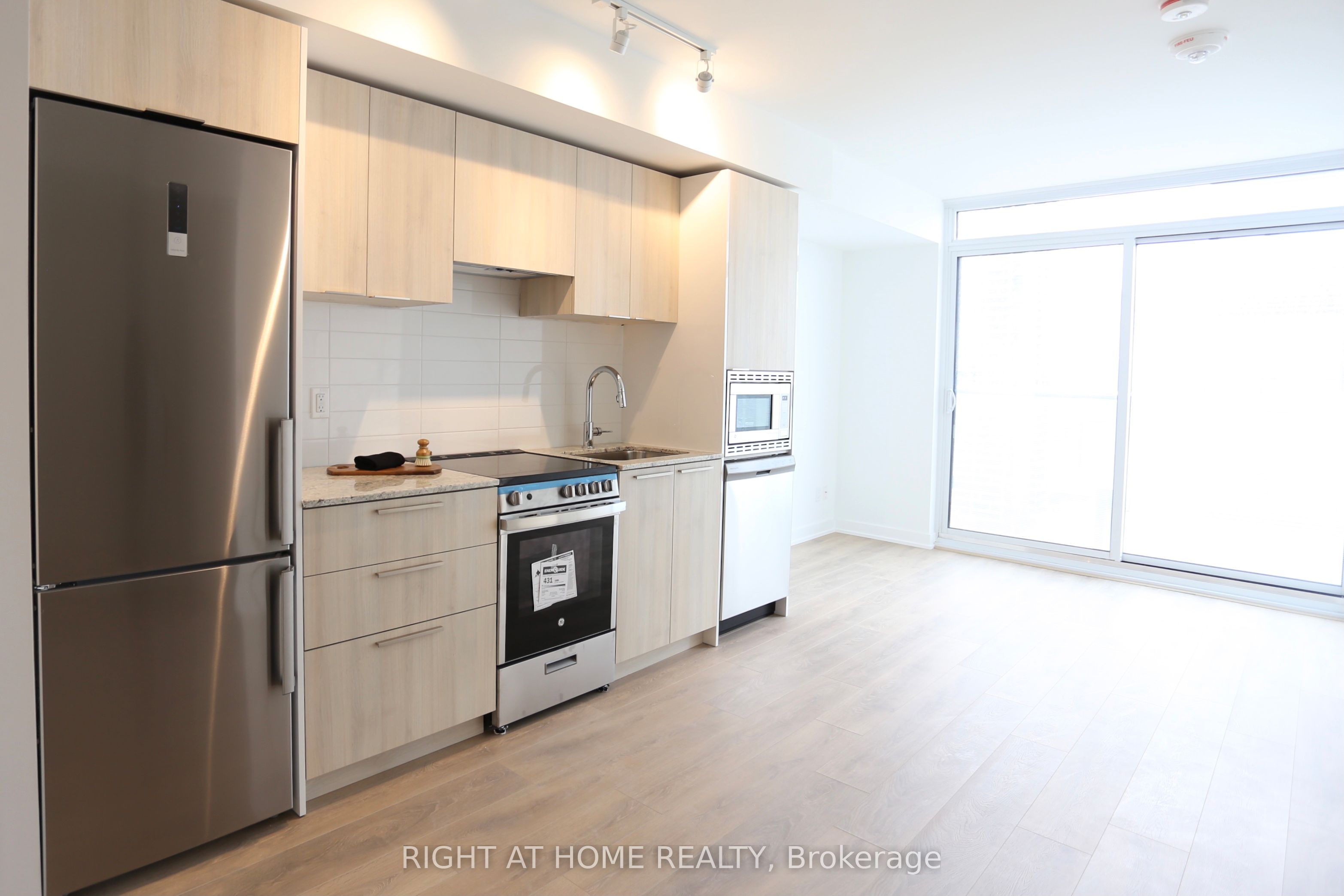 #2303 - 501 Yonge Street Property Photo 10