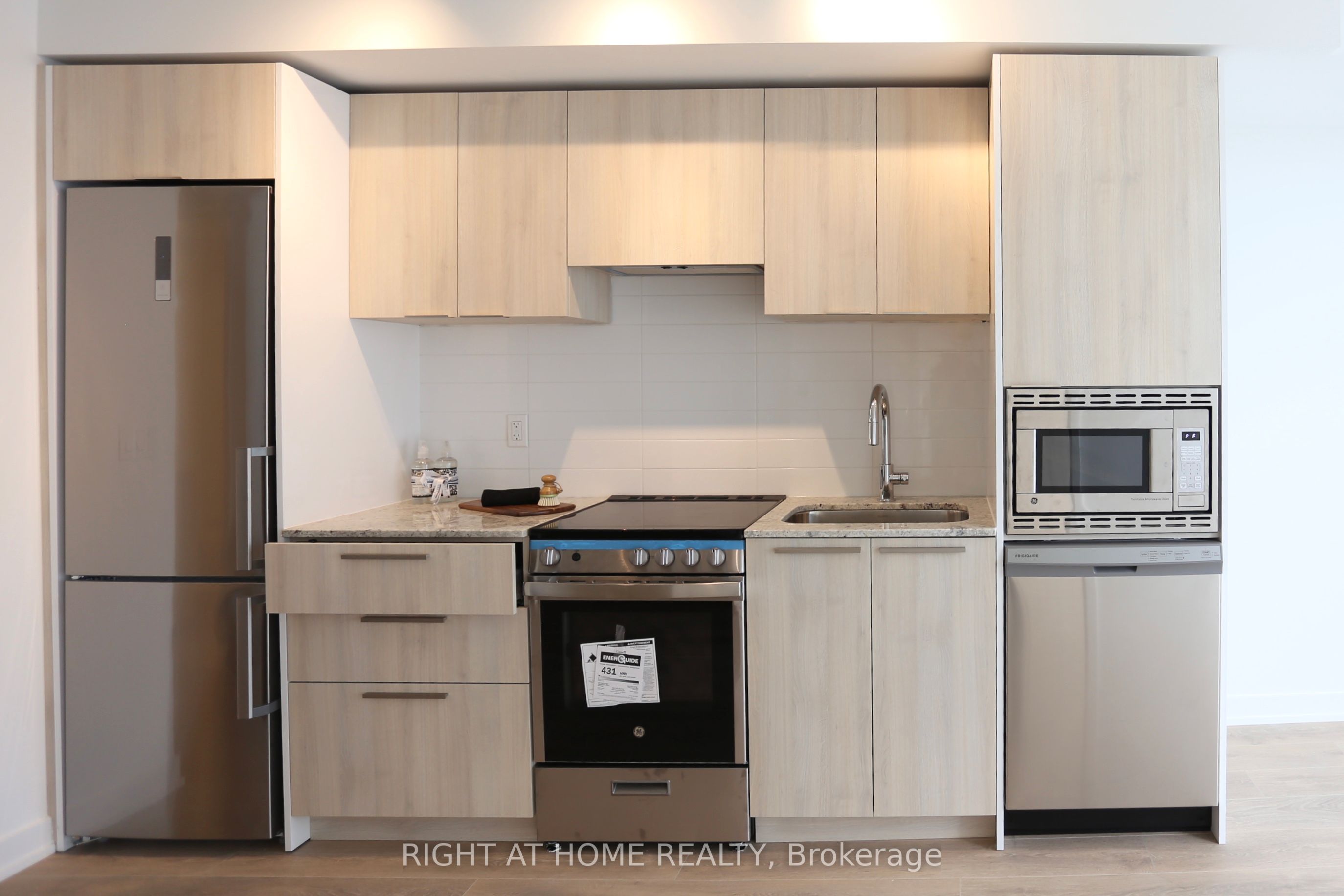 #2303 - 501 Yonge Street Property Photo 11