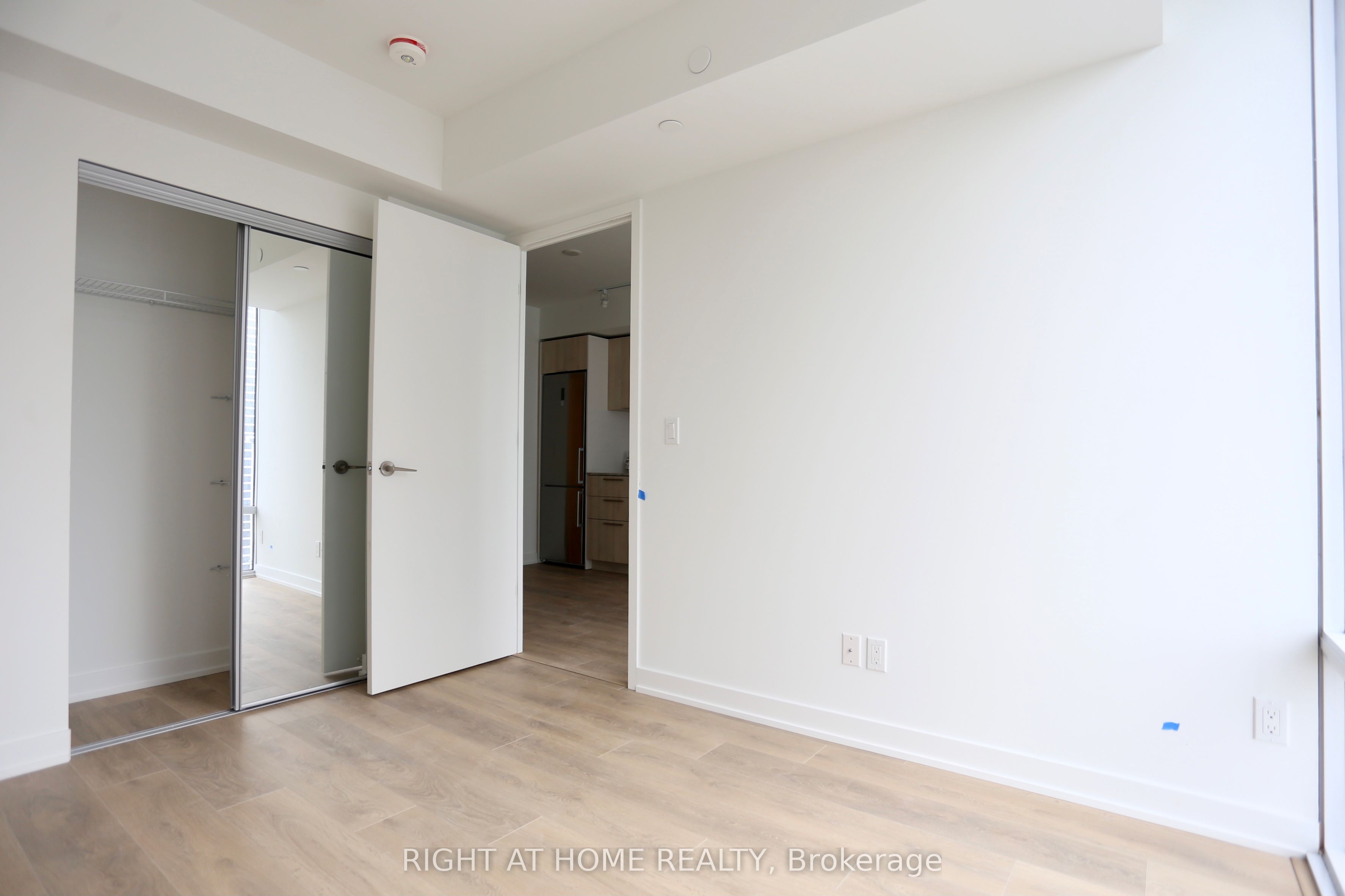 #2303 - 501 Yonge Street Property Photo 13