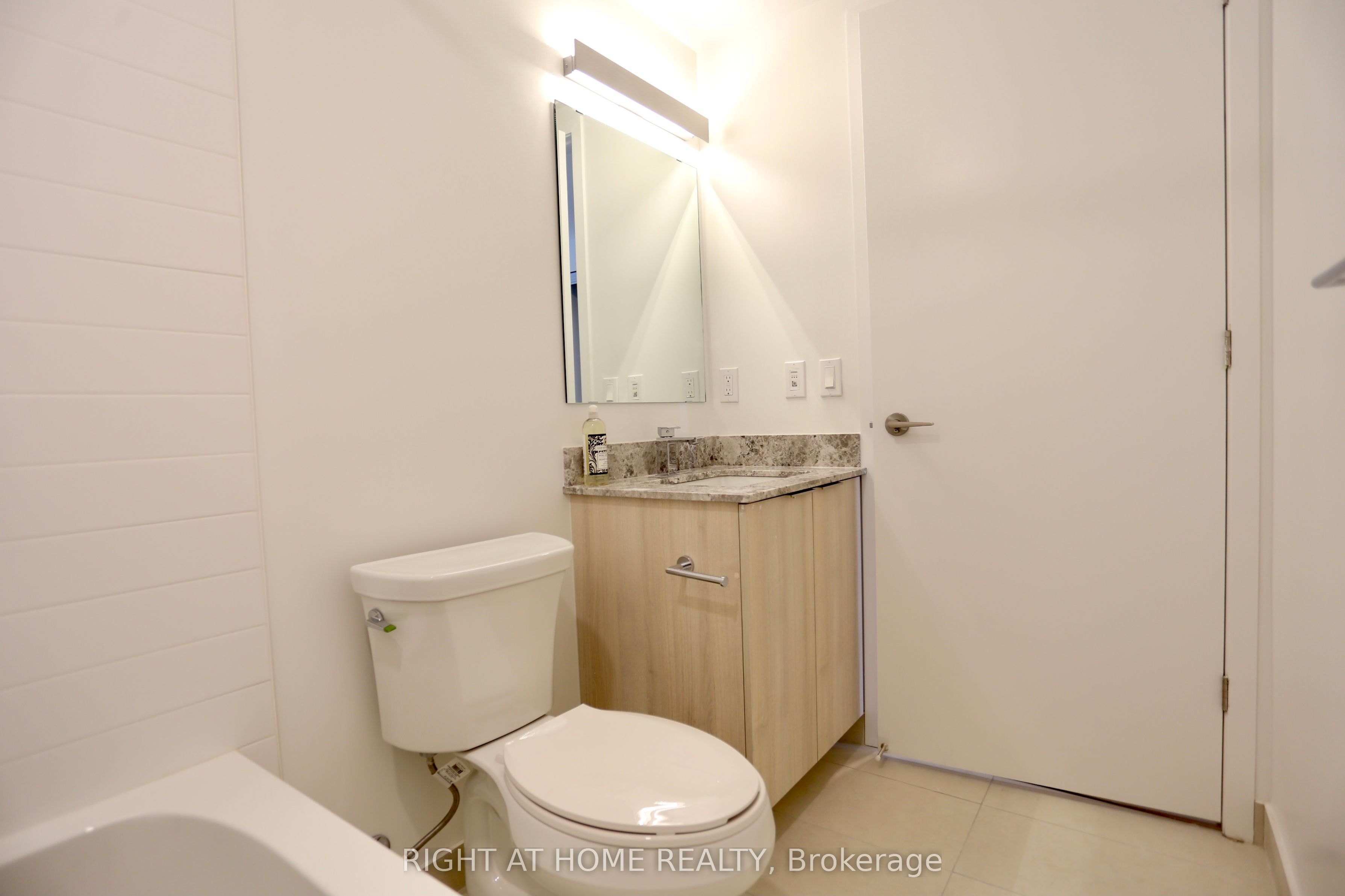 #2303 - 501 Yonge Street Property Photo 14