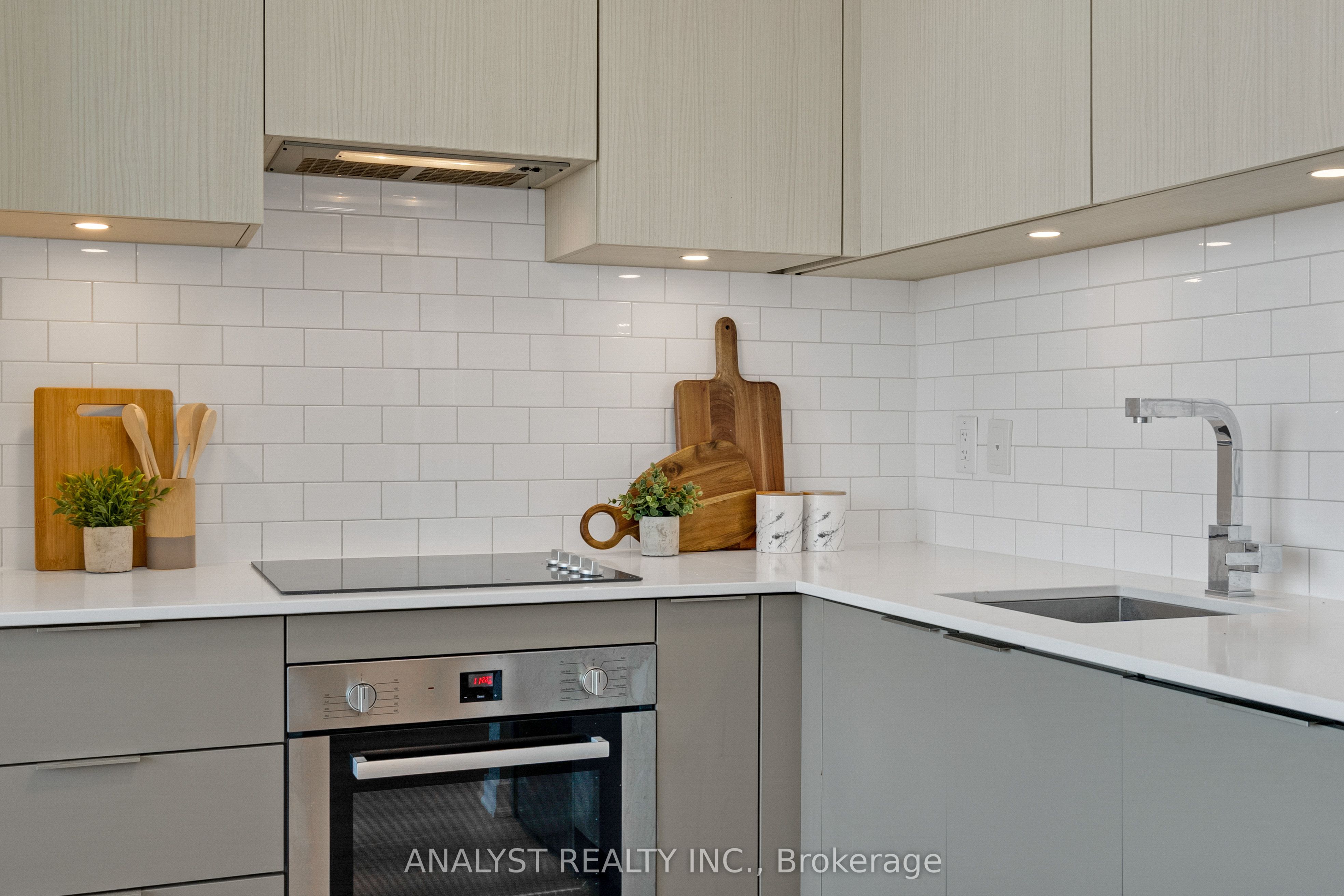 #1603 - 120 Parliament Street Property Photo 9