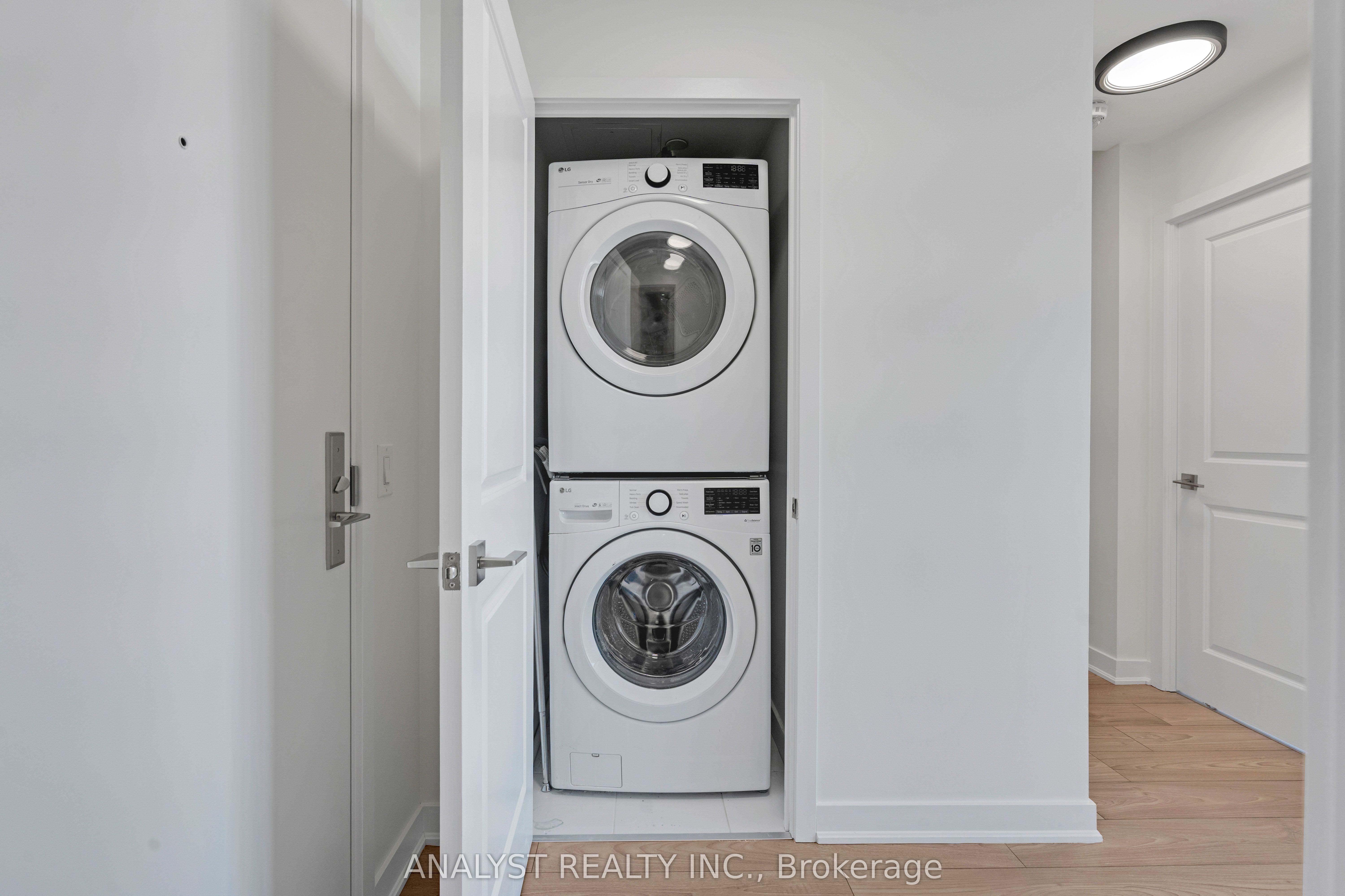 #1603 - 120 Parliament Street Property Photo 17