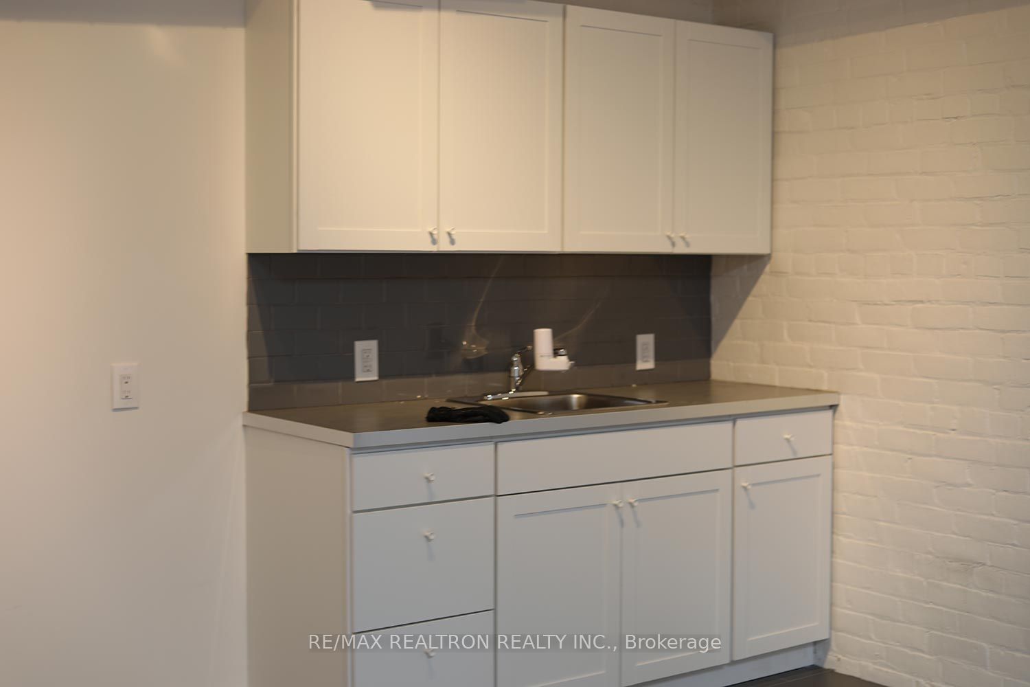 135 Tecumseth Street 14a Property Photo 6