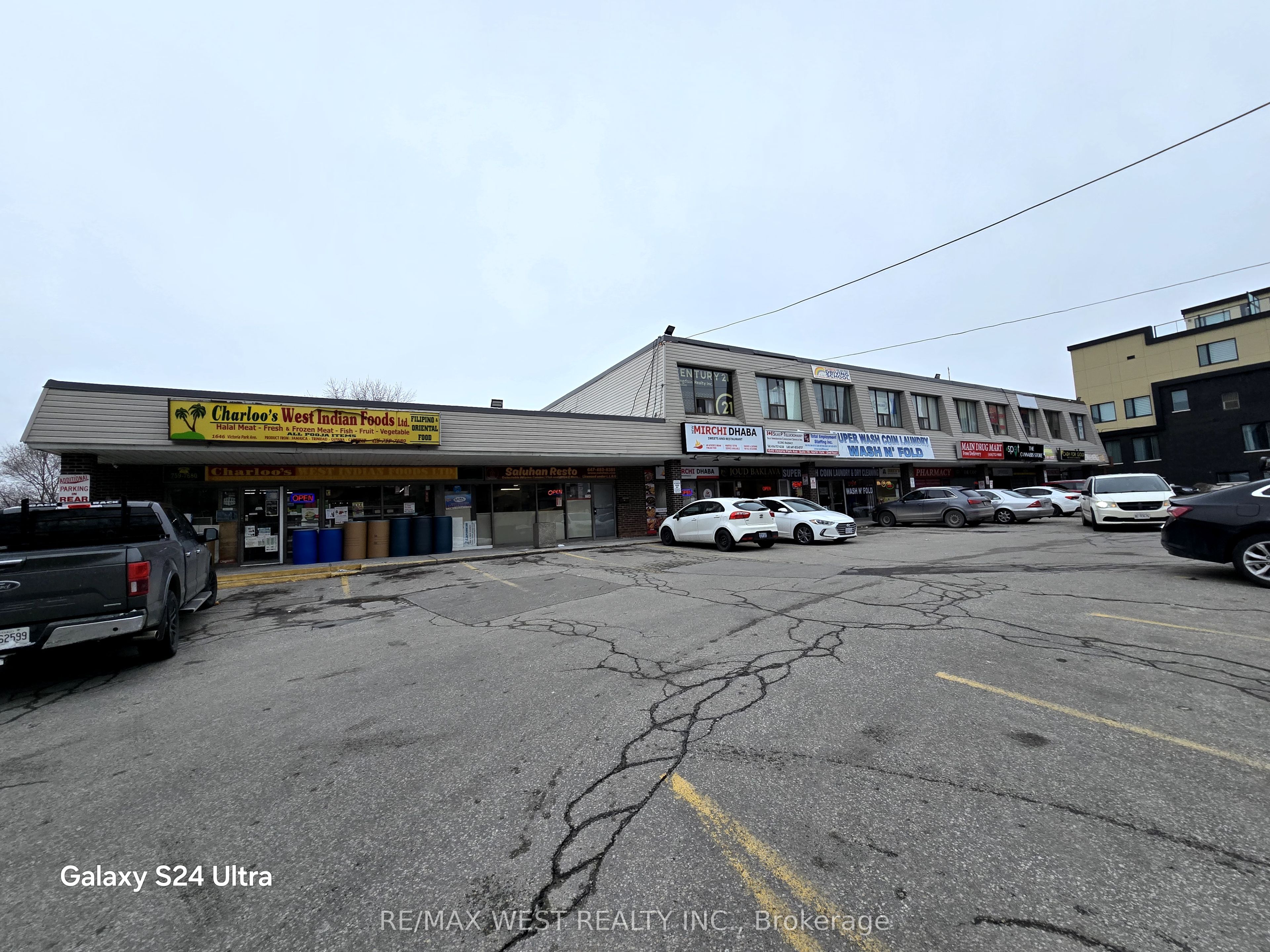#2 - 1646 Victoria Park Avenue Property Photo 3