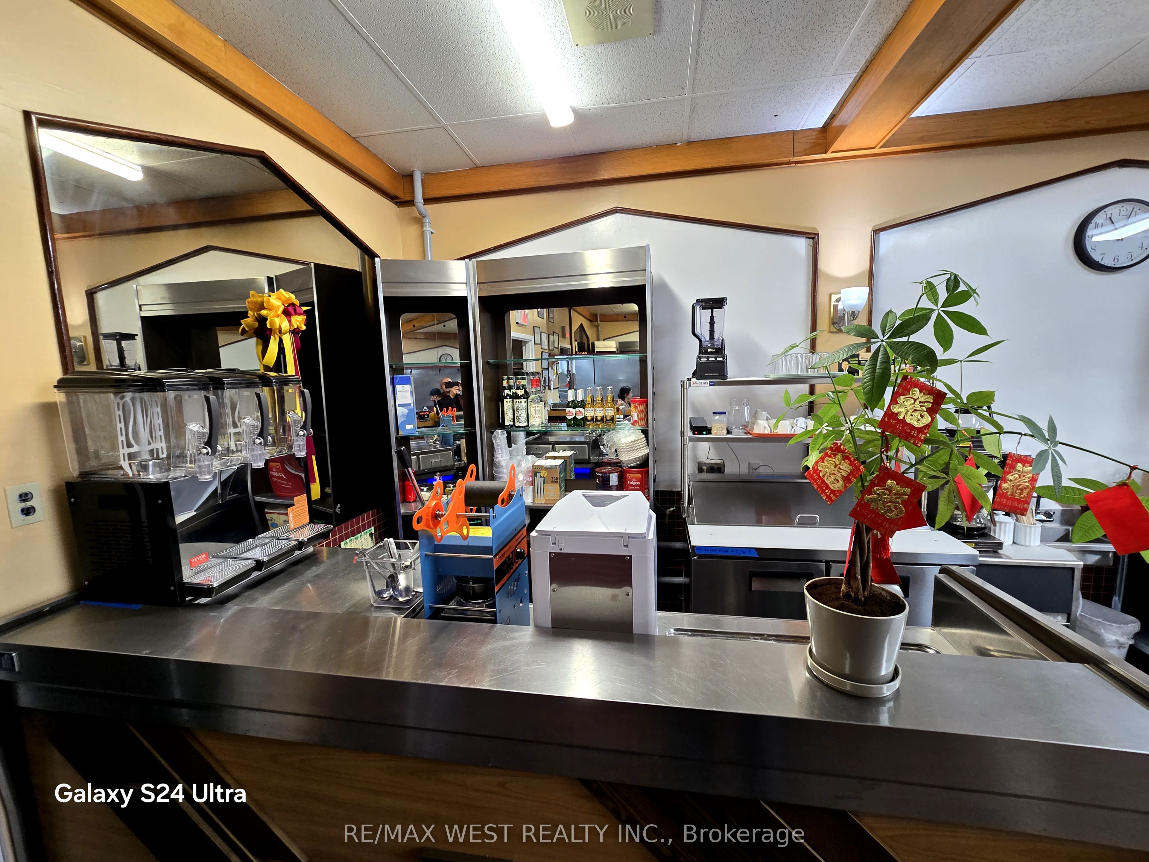#2 - 1646 Victoria Park Avenue Property Photo 8