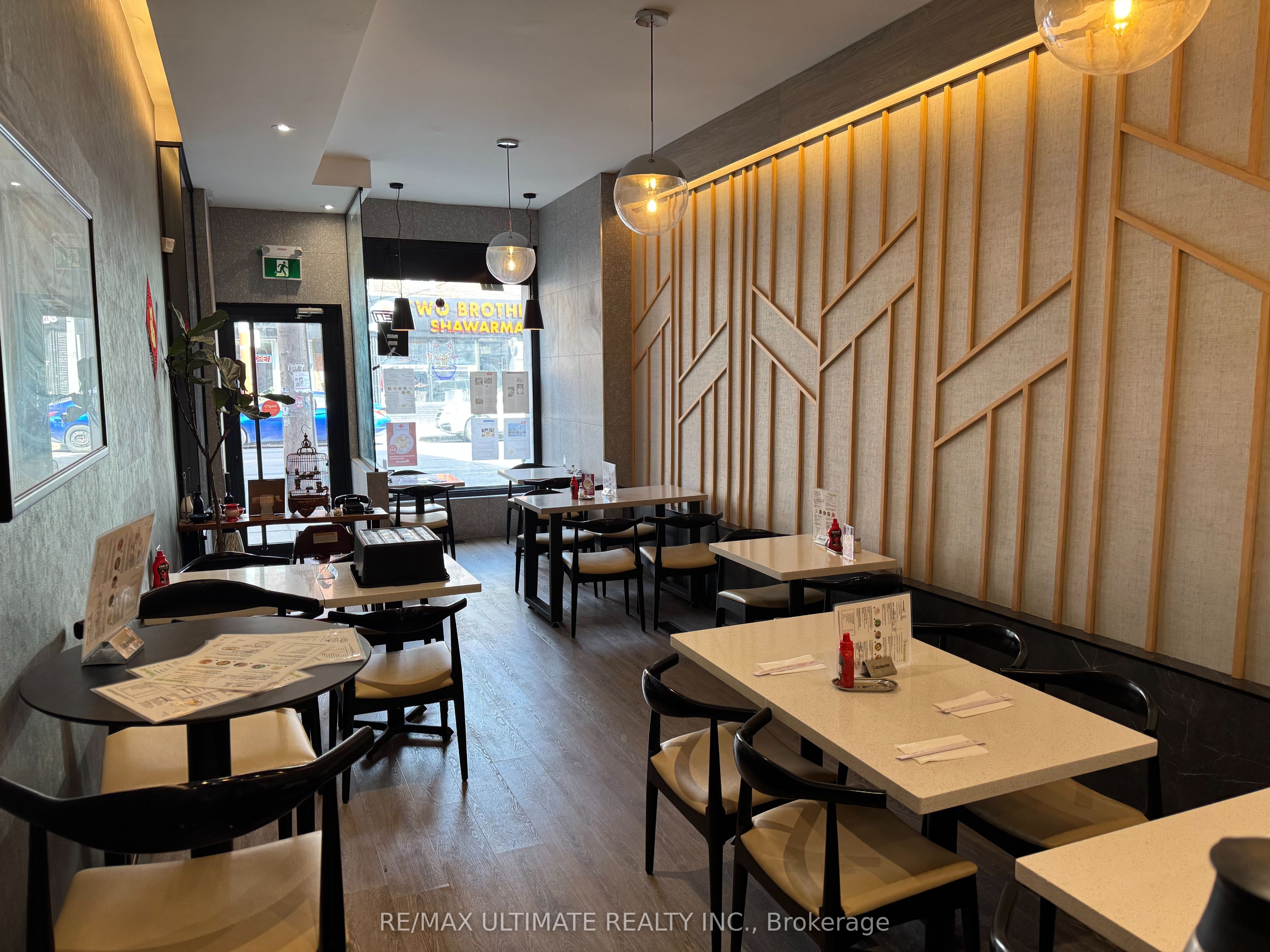 671 Queen Street Property Photo 3
