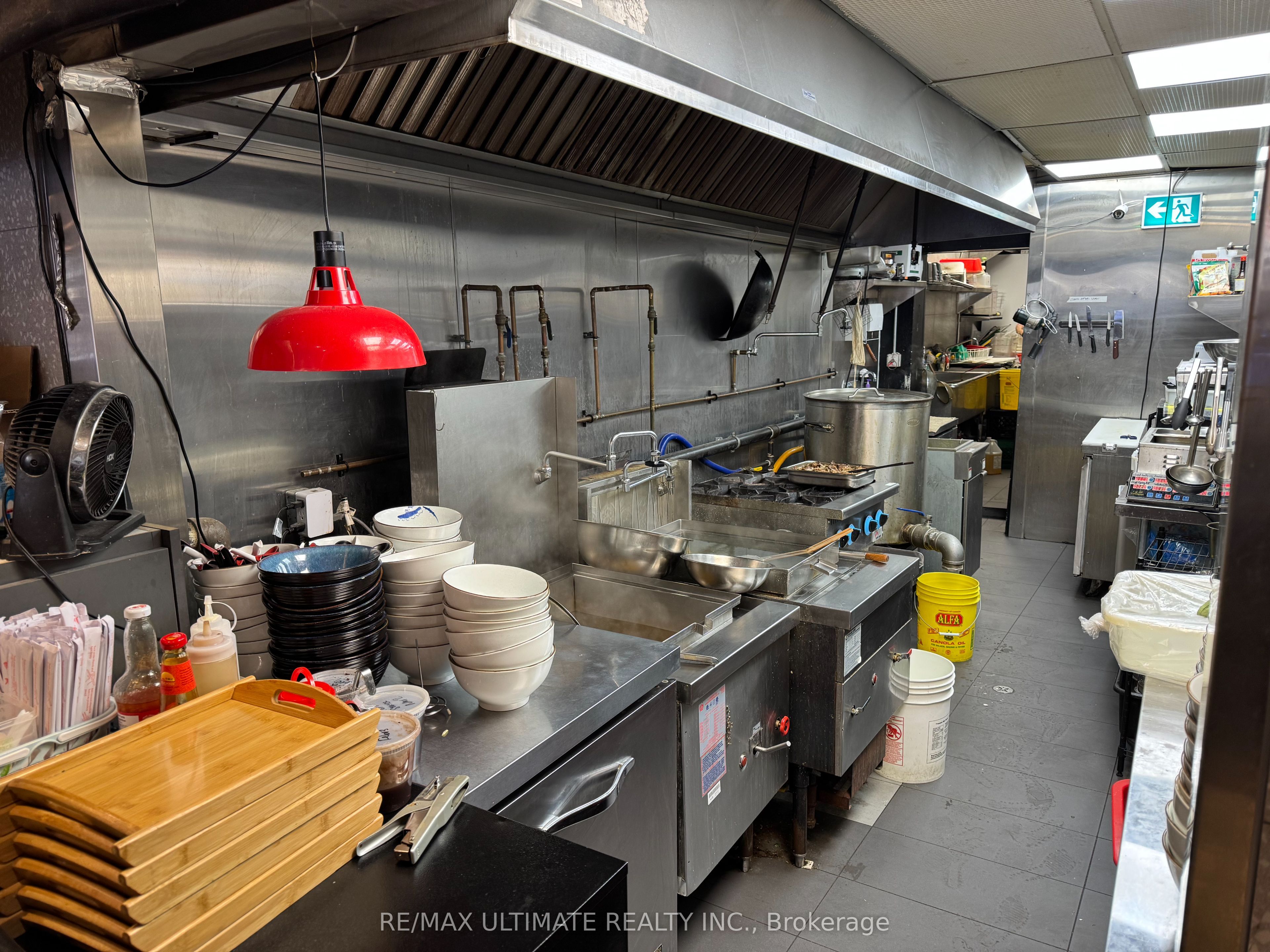 671 Queen Street Property Photo 5