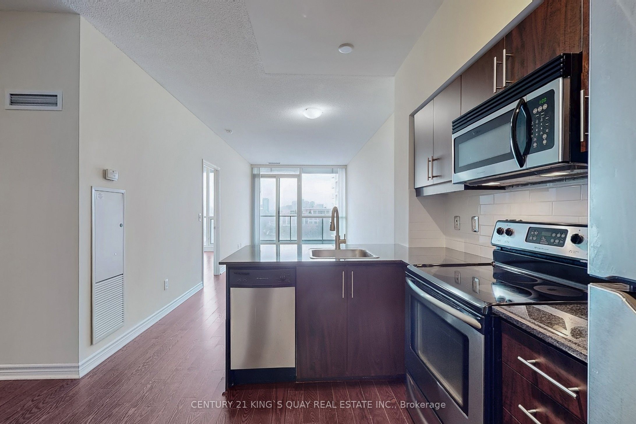 #814 - 2885 Bayview Avenue Property Photo 17