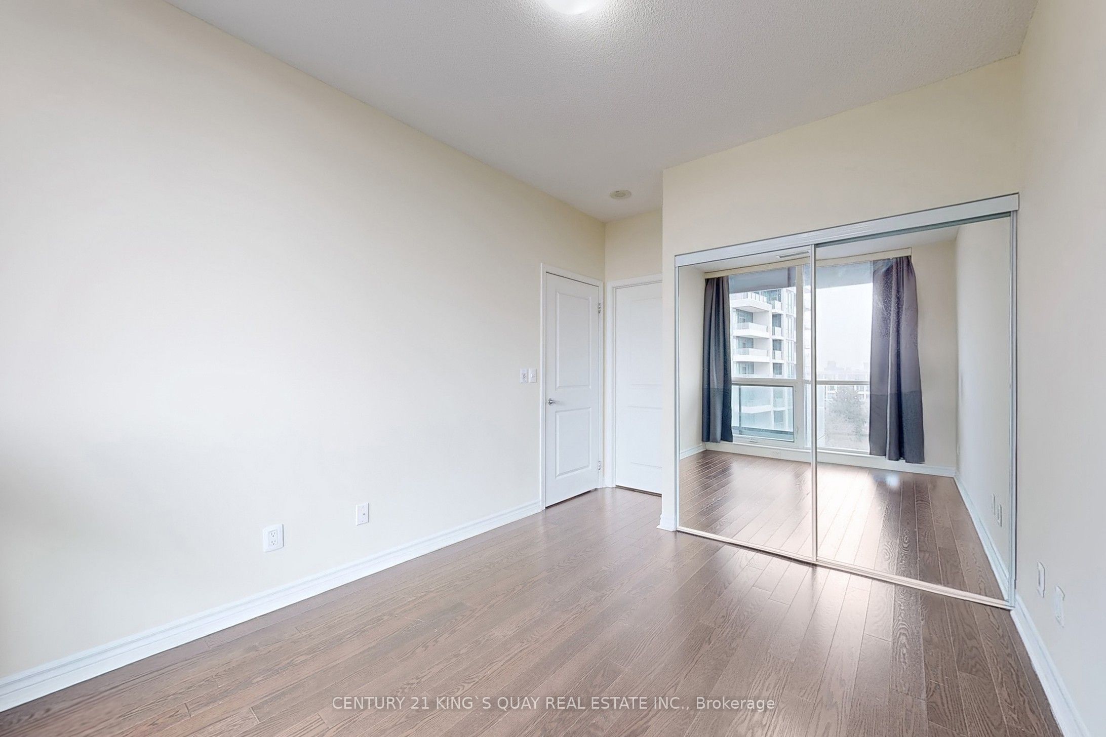 #814 - 2885 Bayview Avenue Property Photo 20