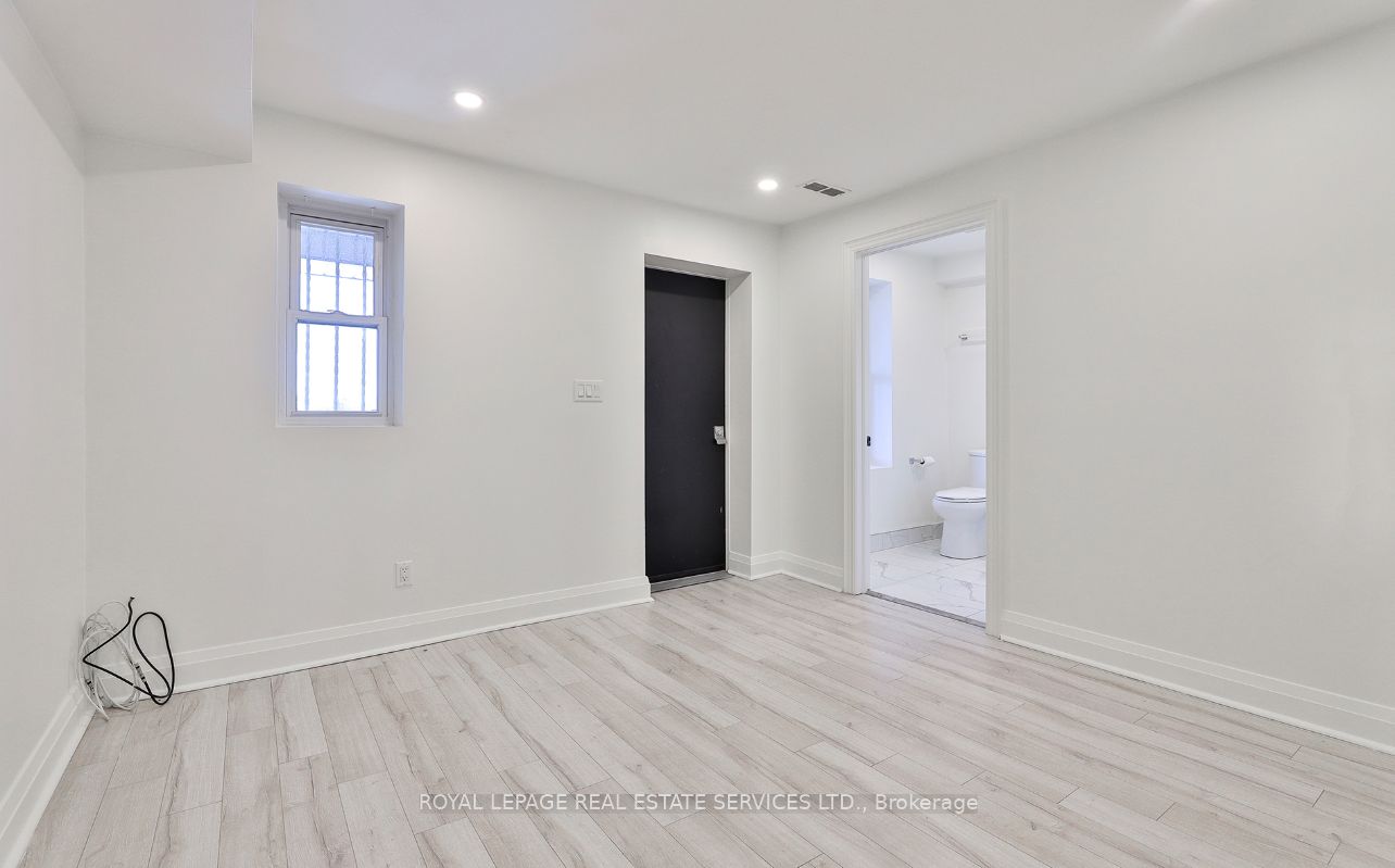 995 Bloor Street Property Photo 5