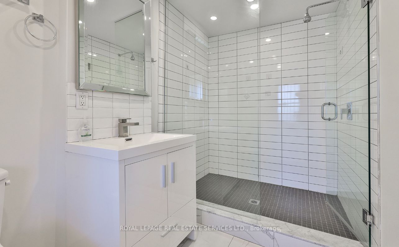 995 Bloor Street Property Photo 18
