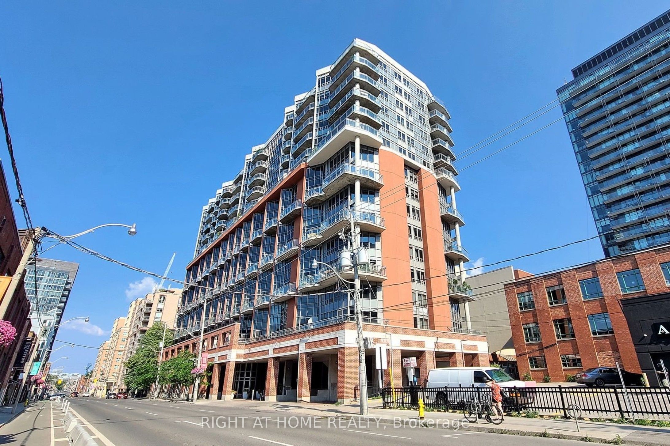 #401 - 255 Richmond Street Property Photo 1