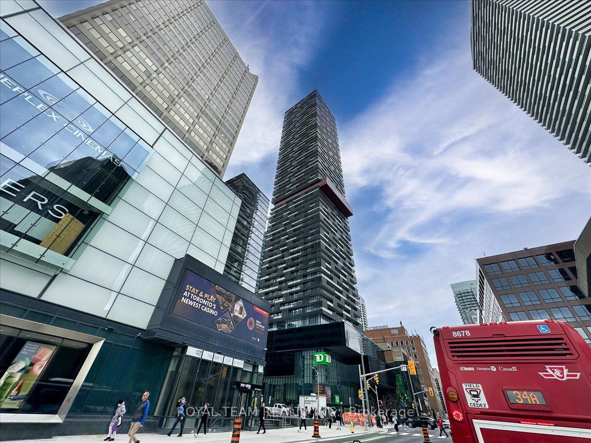 #1910 - 8 Eglinton Avenue Property Photo 1
