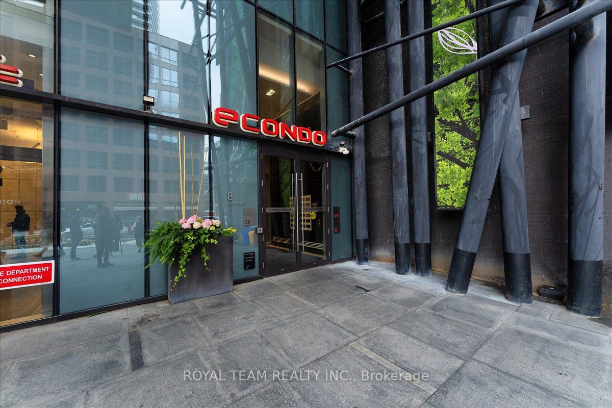 #1910 - 8 Eglinton Avenue Property Photo 2