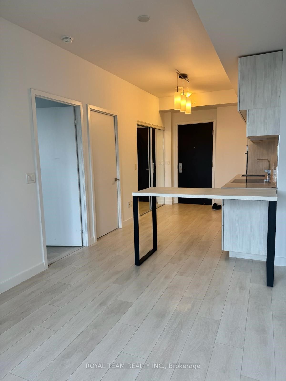 #1910 - 8 Eglinton Avenue Property Photo 14