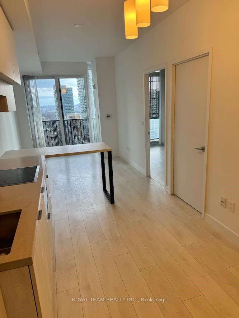 #1910 - 8 Eglinton Avenue Property Photo 16