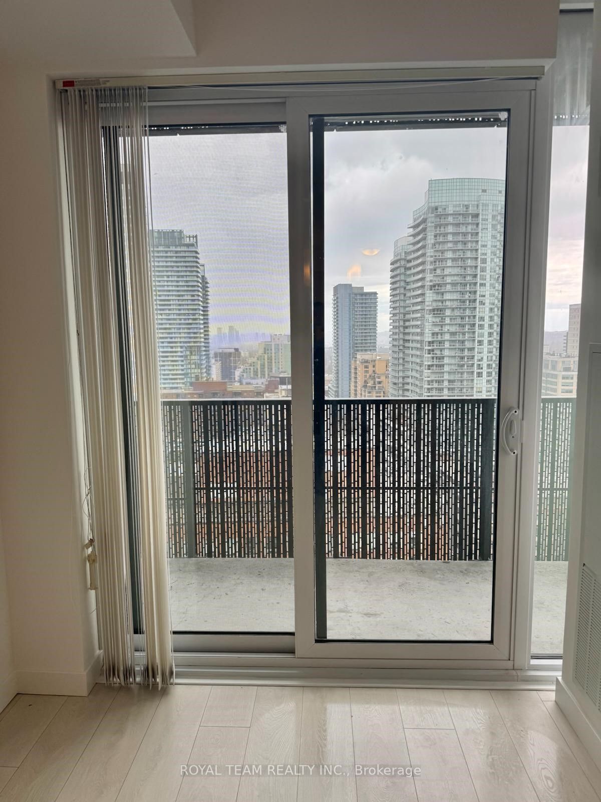 #1910 - 8 Eglinton Avenue Property Photo 18