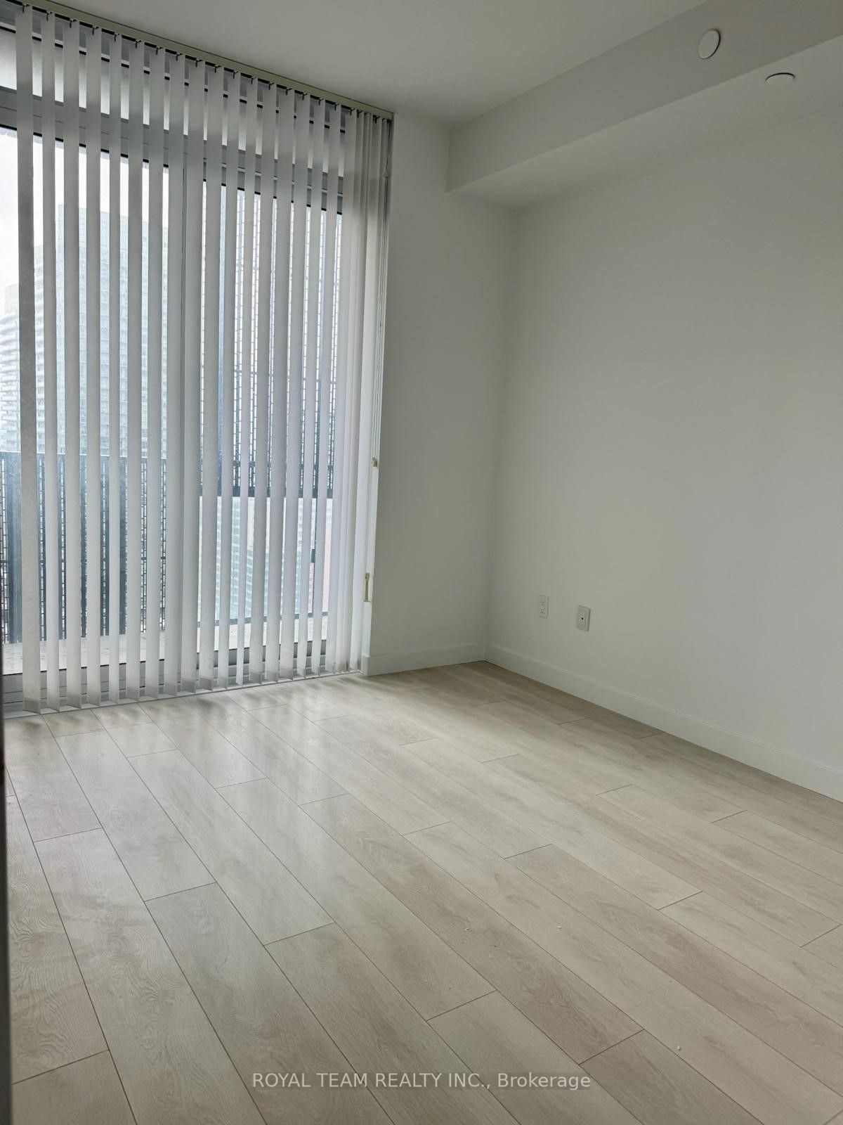 #1910 - 8 Eglinton Avenue Property Photo 20
