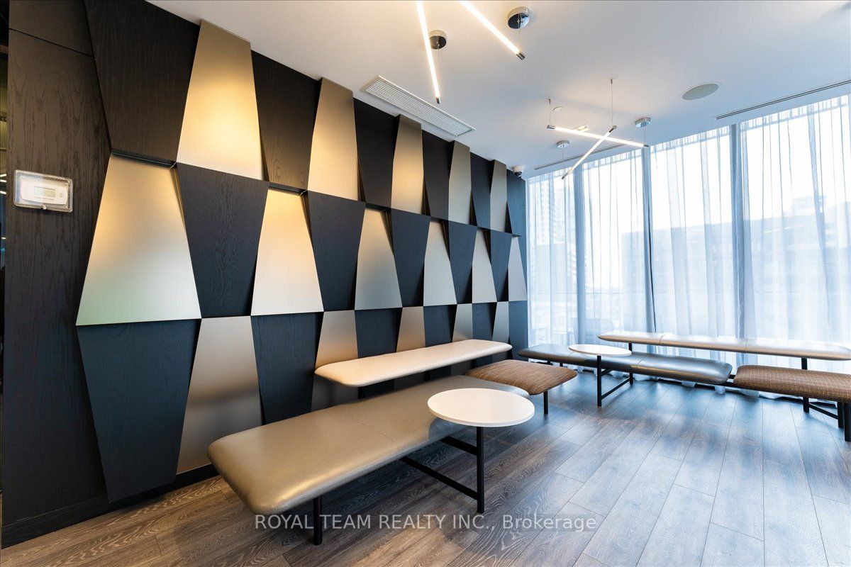 #1910 - 8 Eglinton Avenue Property Photo 24