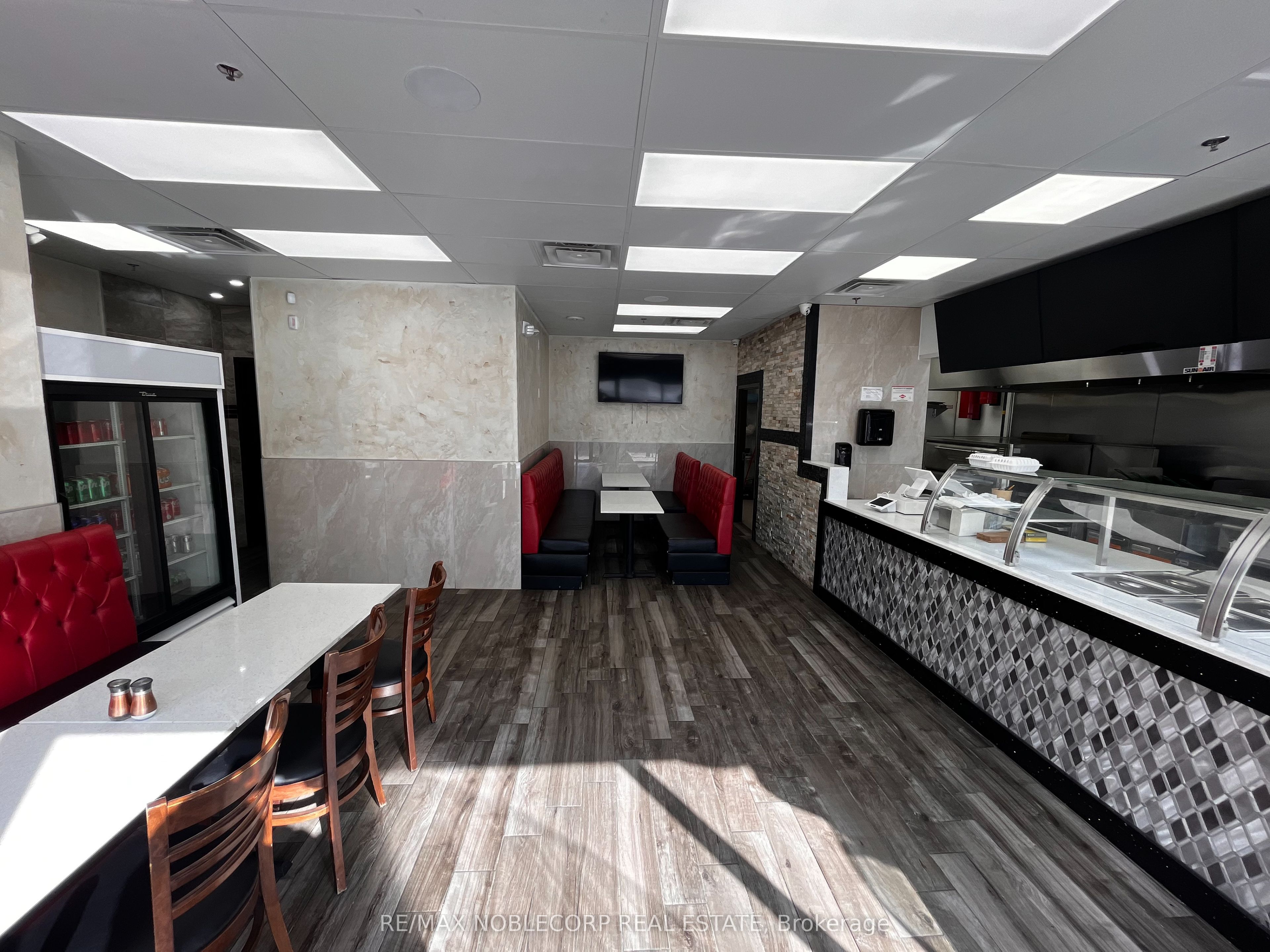 #105 - 700 King Street Property Photo 2