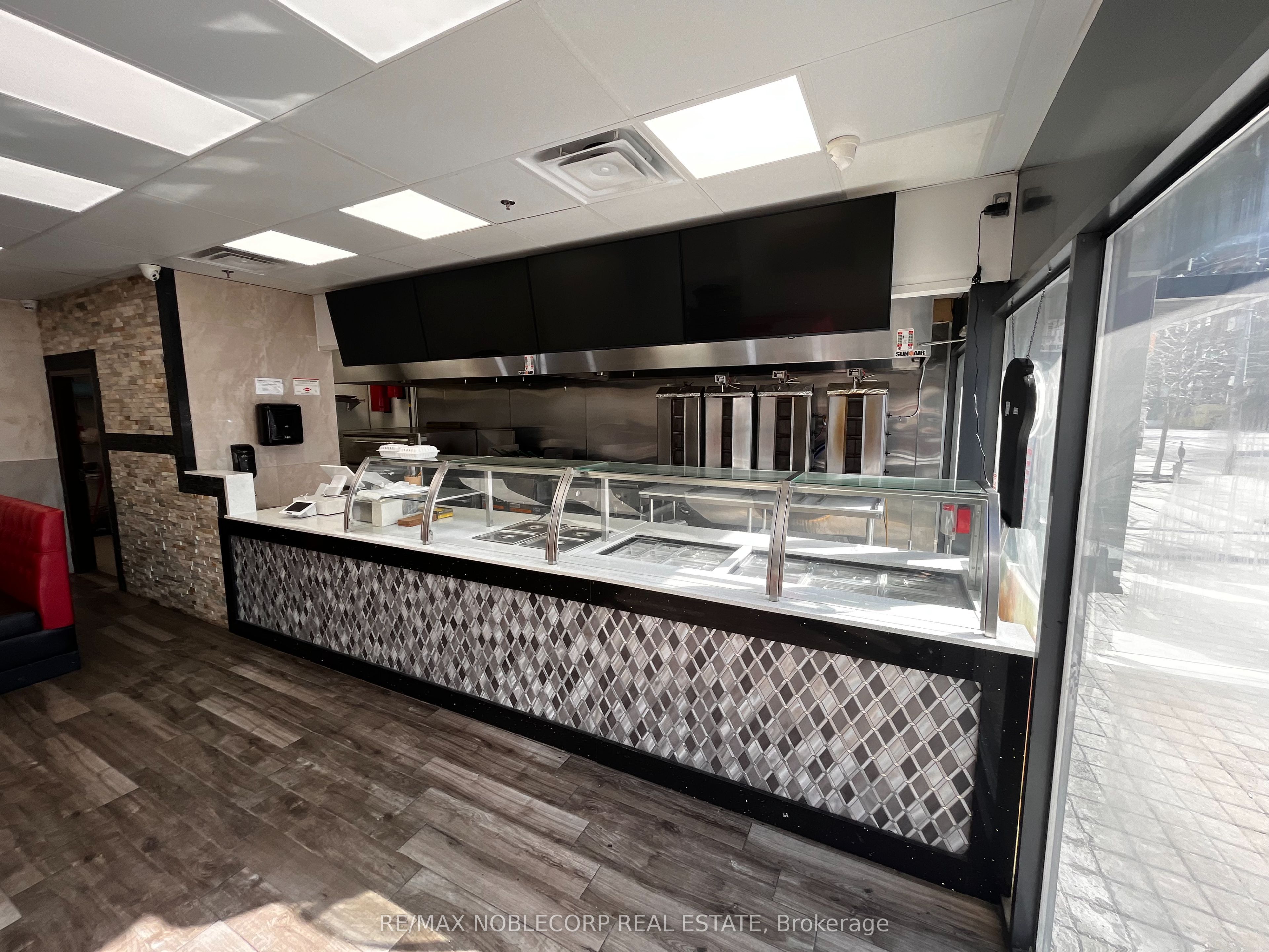 #105 - 700 King Street Property Photo 3