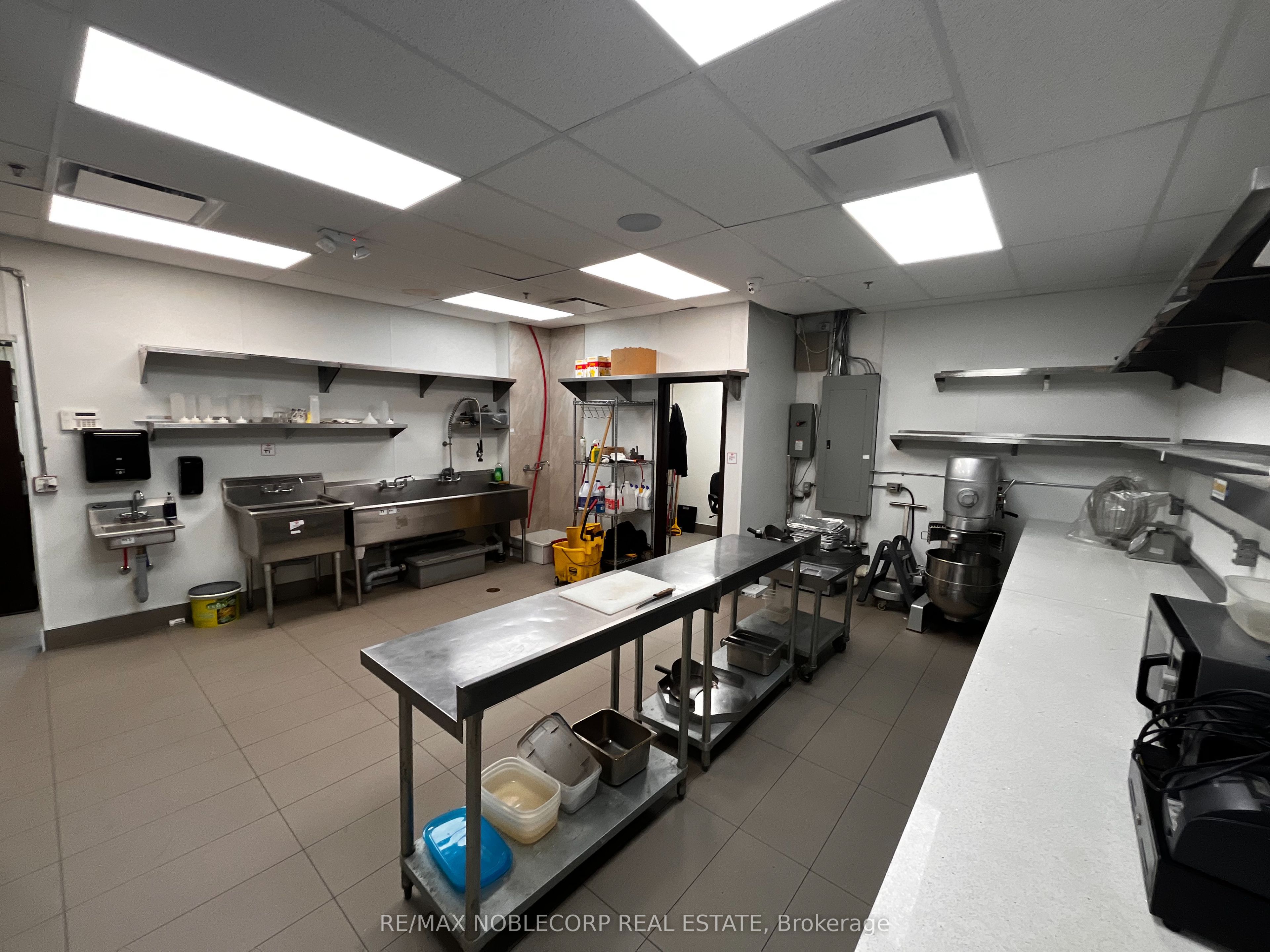 #105 - 700 King Street Property Photo 16