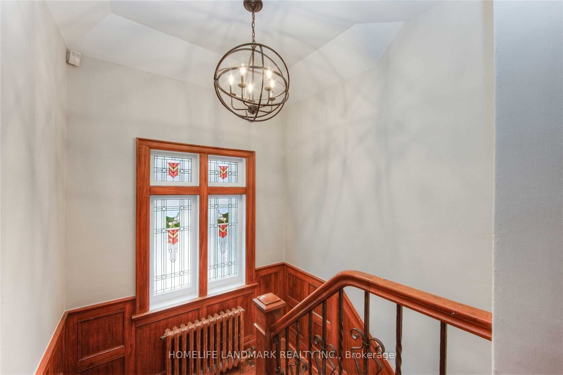 283 Chaplin Crescent Property Photo 7