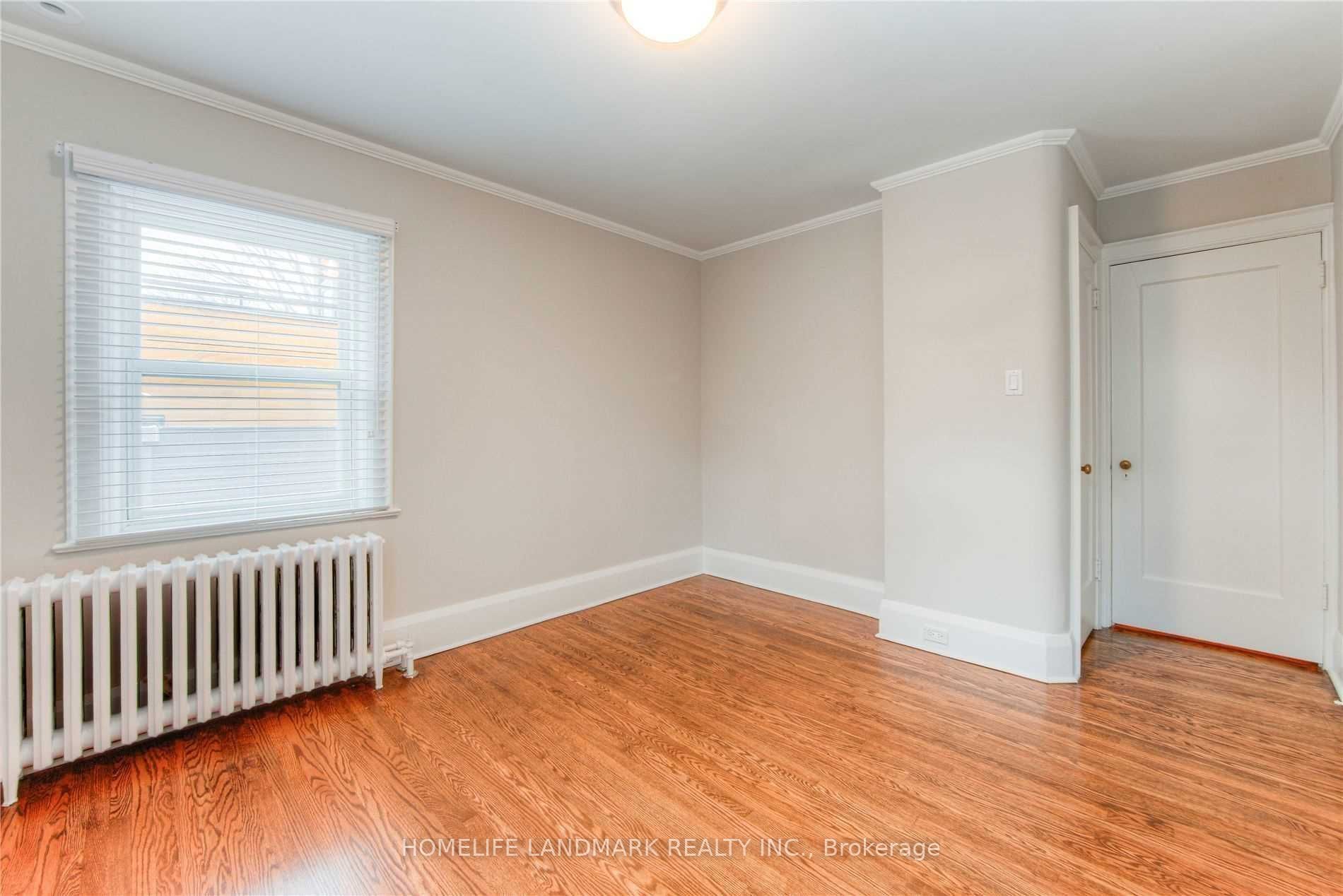 283 Chaplin Crescent Property Photo 10