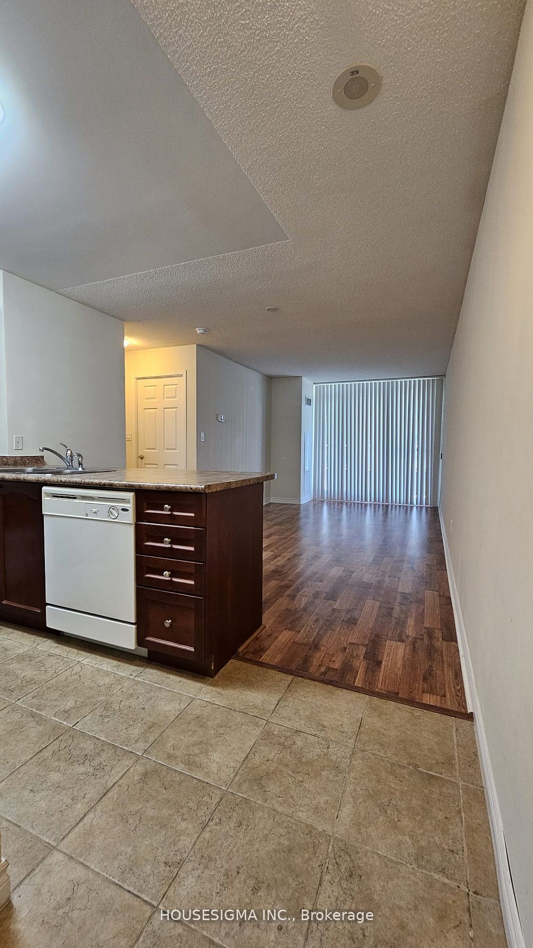 #716 - 35 Hollywood Avenue Property Photo 3