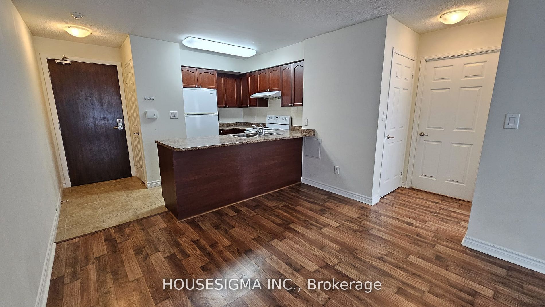 #716 - 35 Hollywood Avenue Property Photo 6
