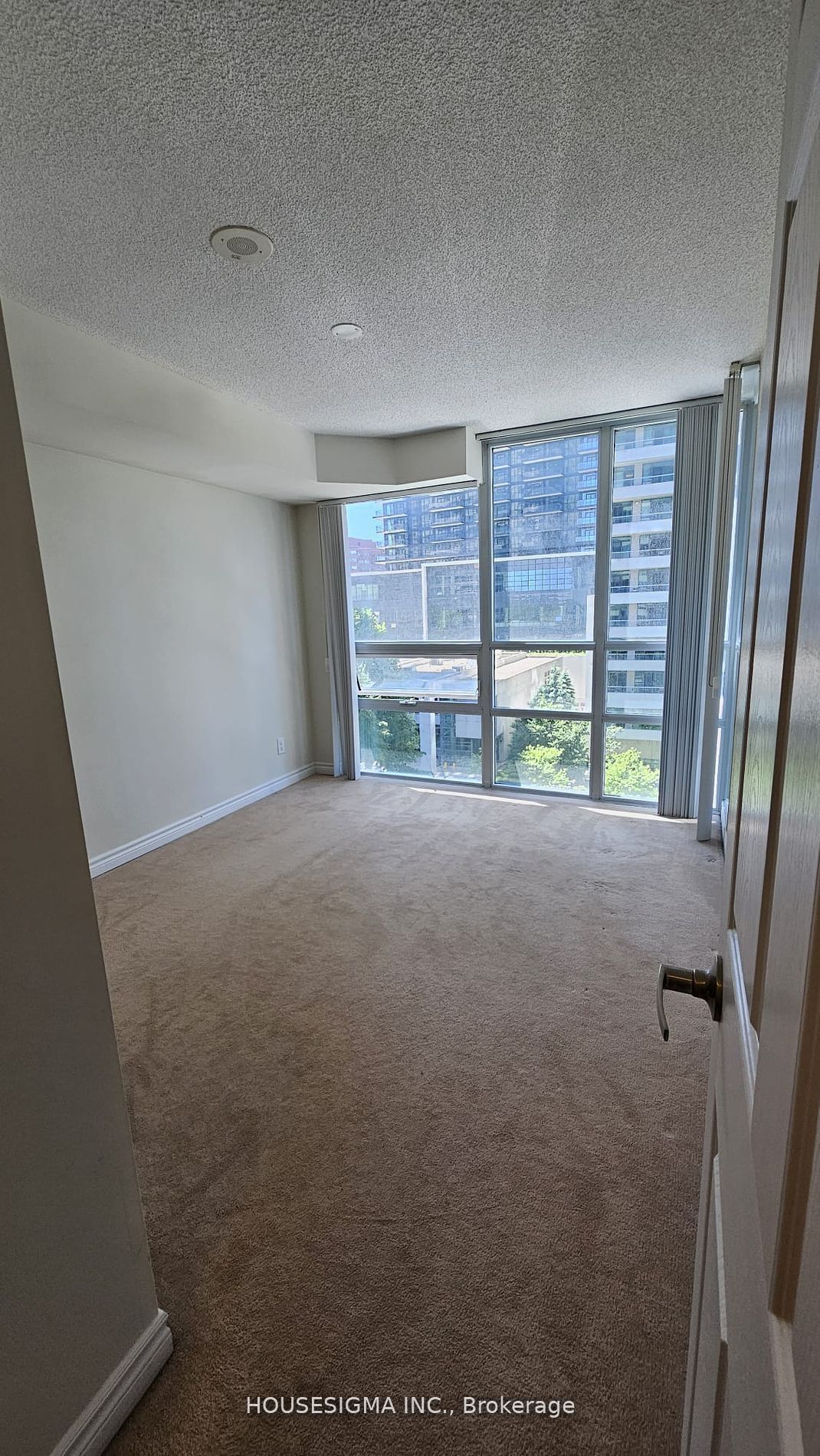 #716 - 35 Hollywood Avenue Property Photo 8