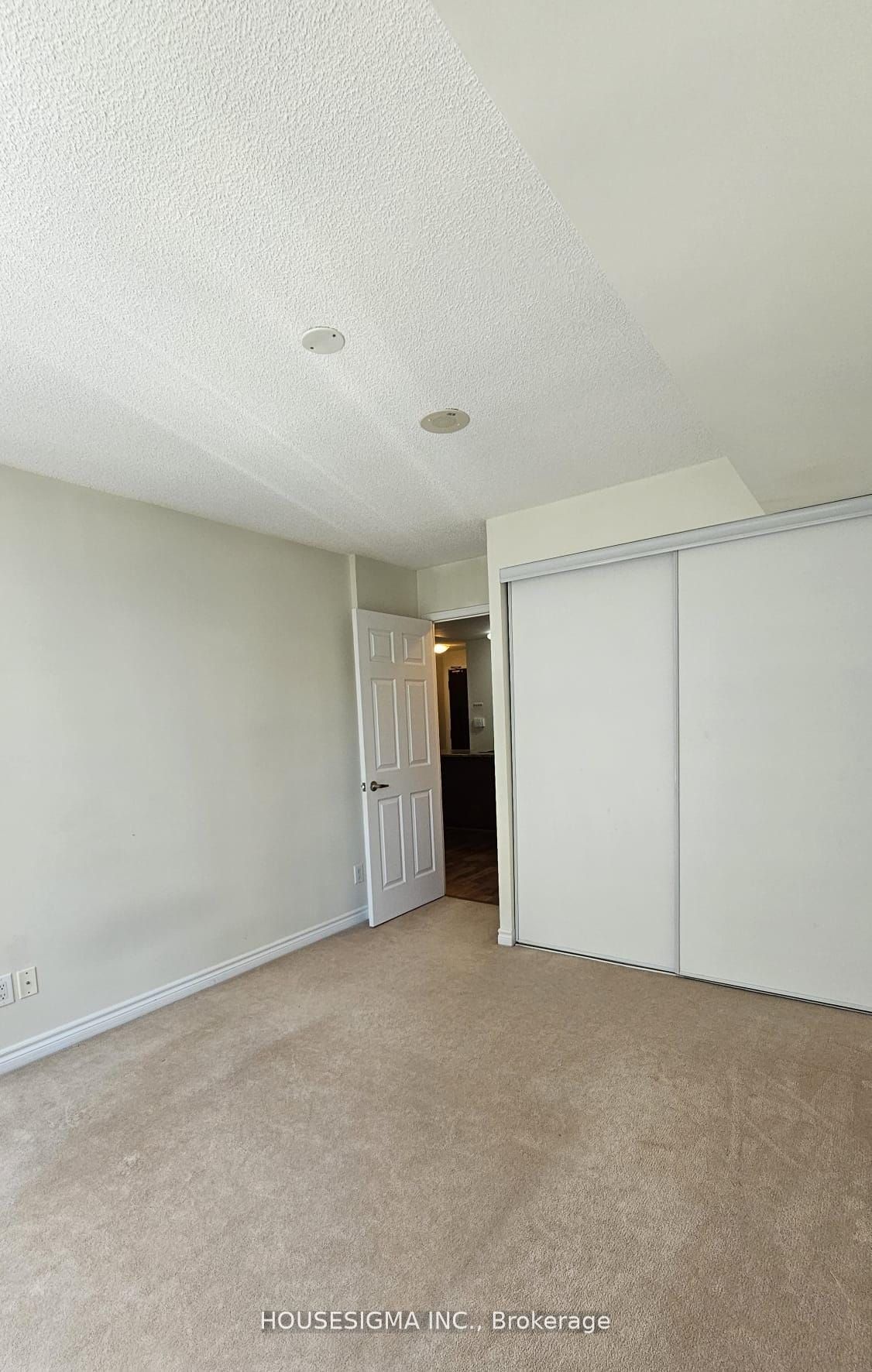 #716 - 35 Hollywood Avenue Property Photo 9