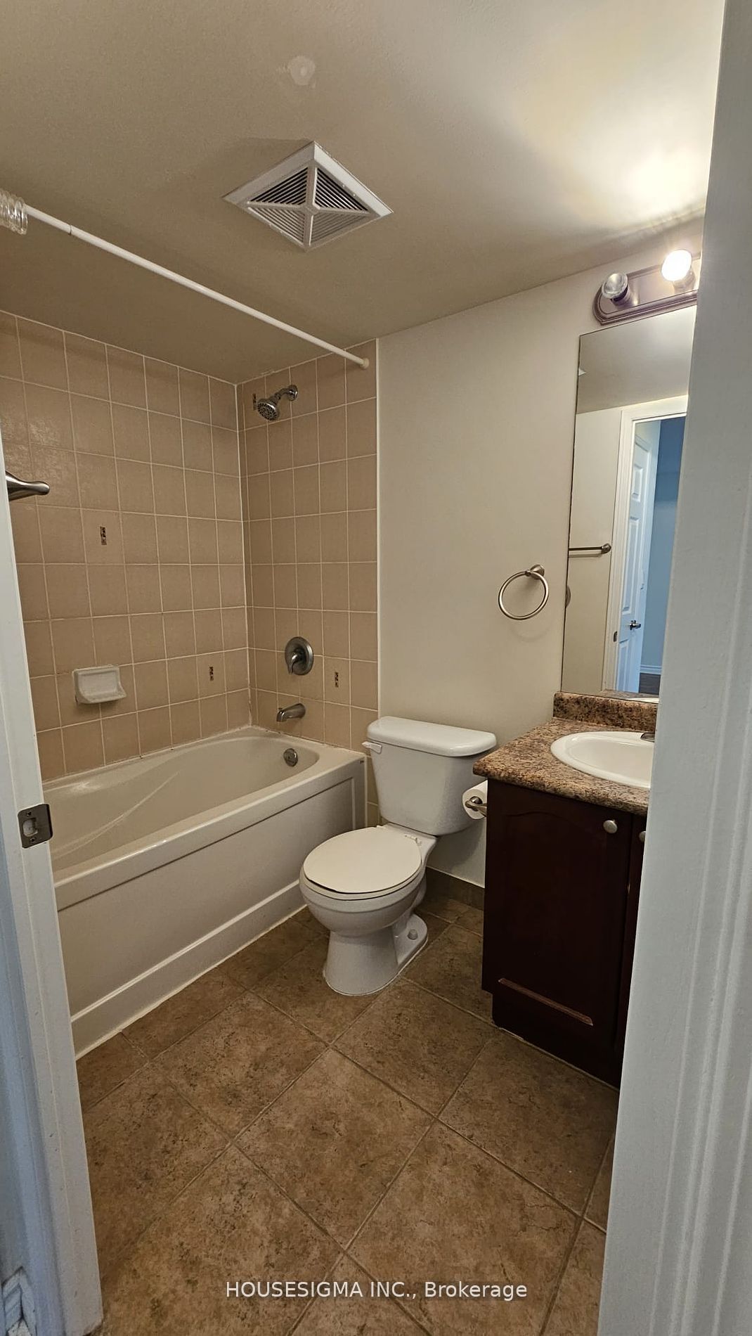 #716 - 35 Hollywood Avenue Property Photo 10