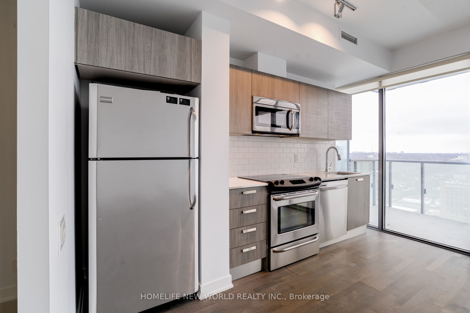 1815 Yonge Street 1805 Property Photo 7