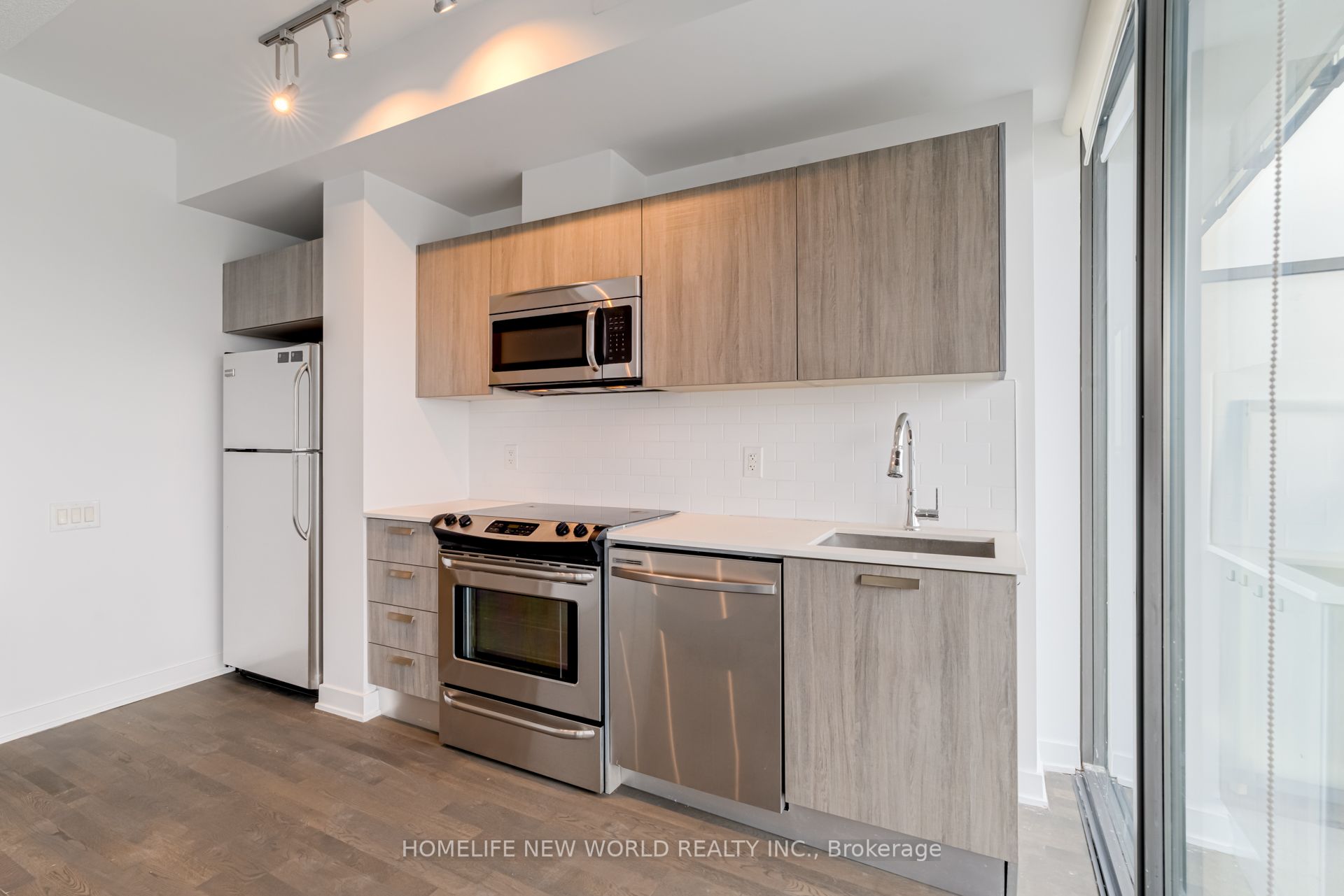 1815 Yonge Street 1805 Property Photo 9