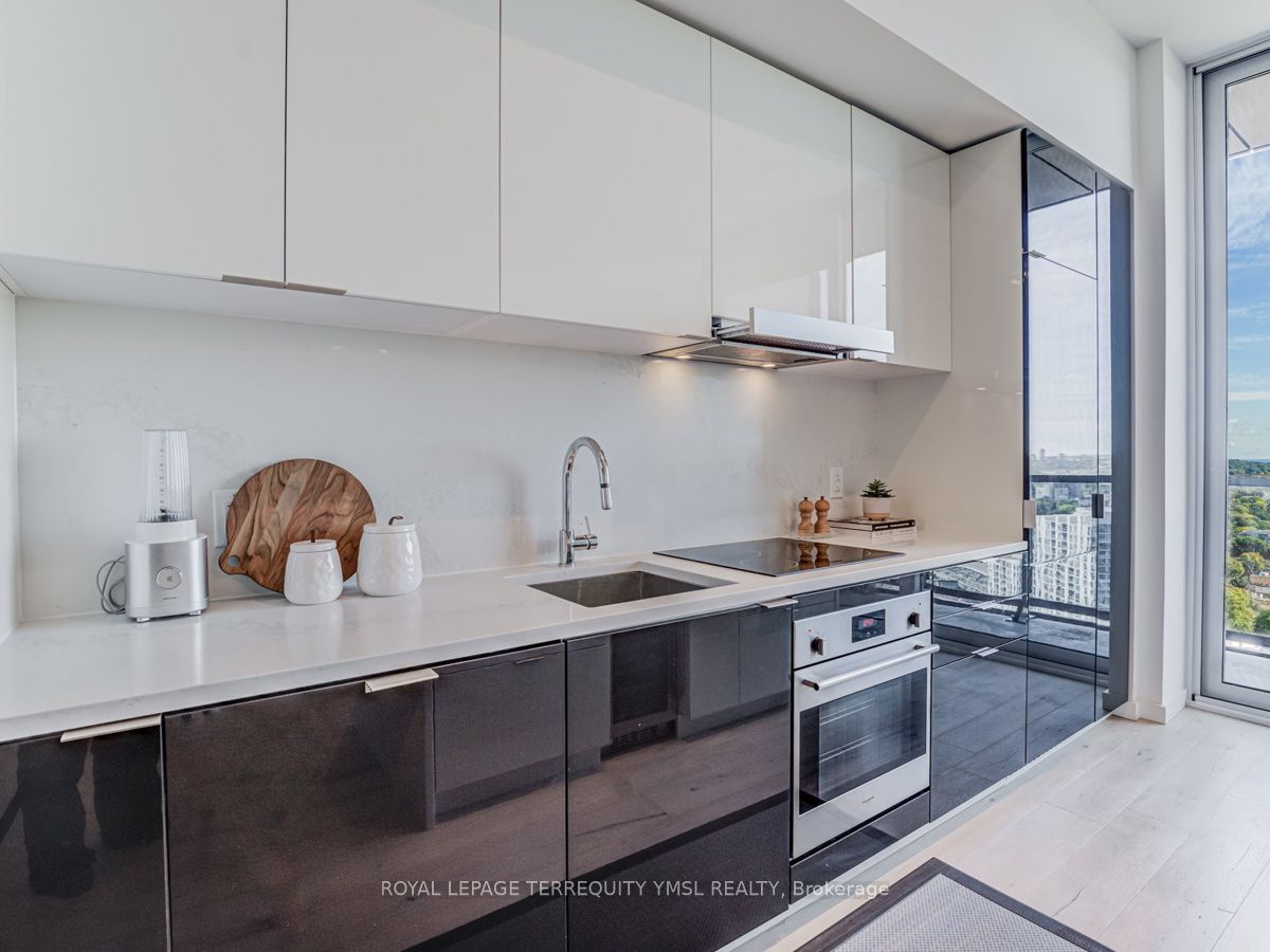 #ph02 - 170 Bayview Avenue Property Photo 2