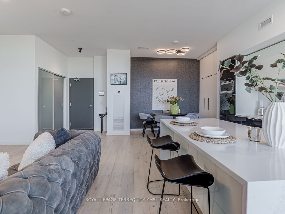 #ph02 - 170 Bayview Avenue Property Photo 4