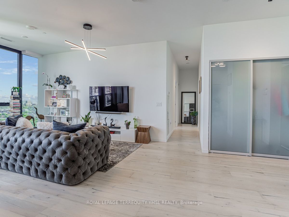 #ph02 - 170 Bayview Avenue Property Photo 8